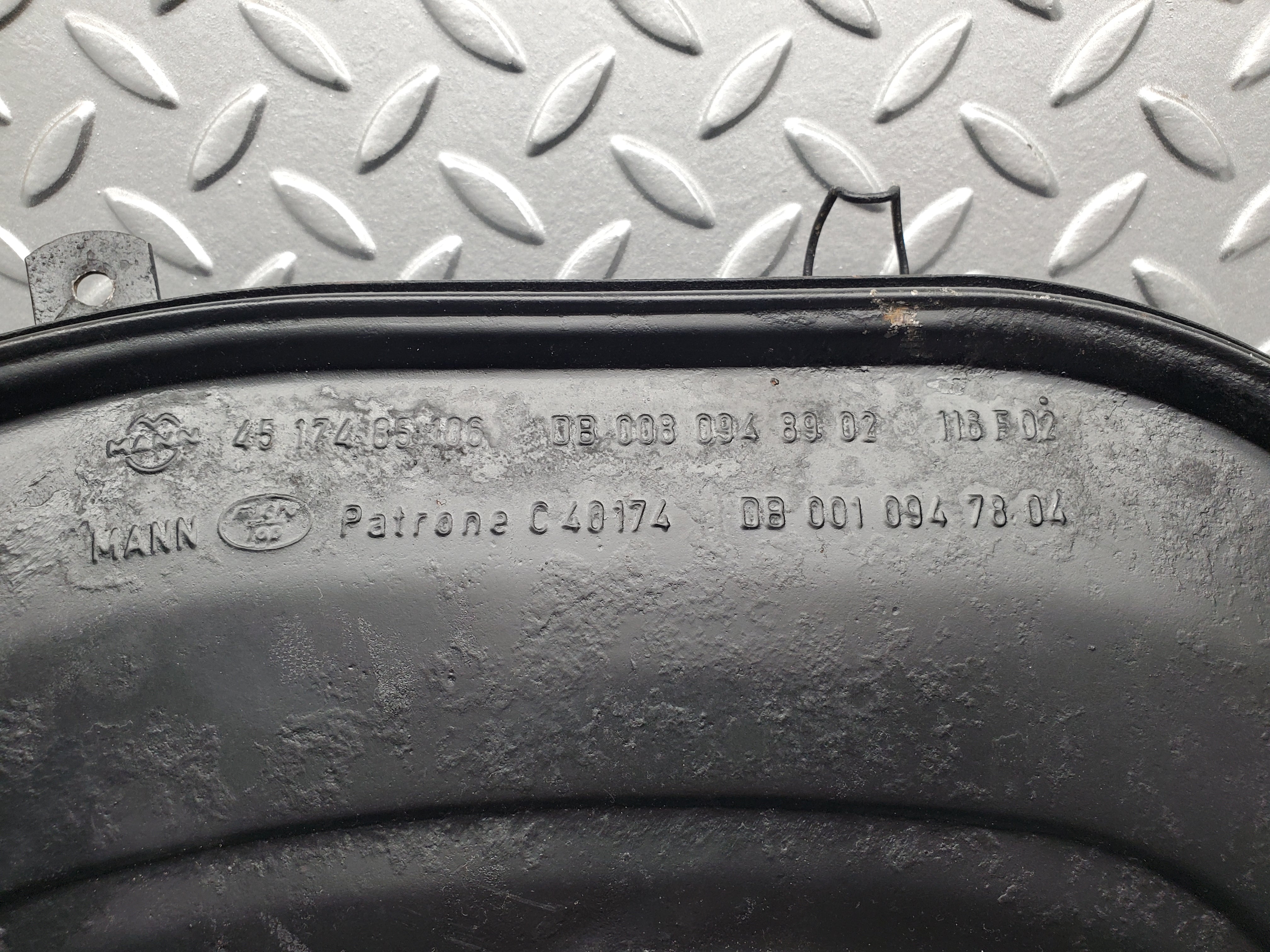 2137 Mercedes-Benz W116 350SE Air Filter Housing 4517485106