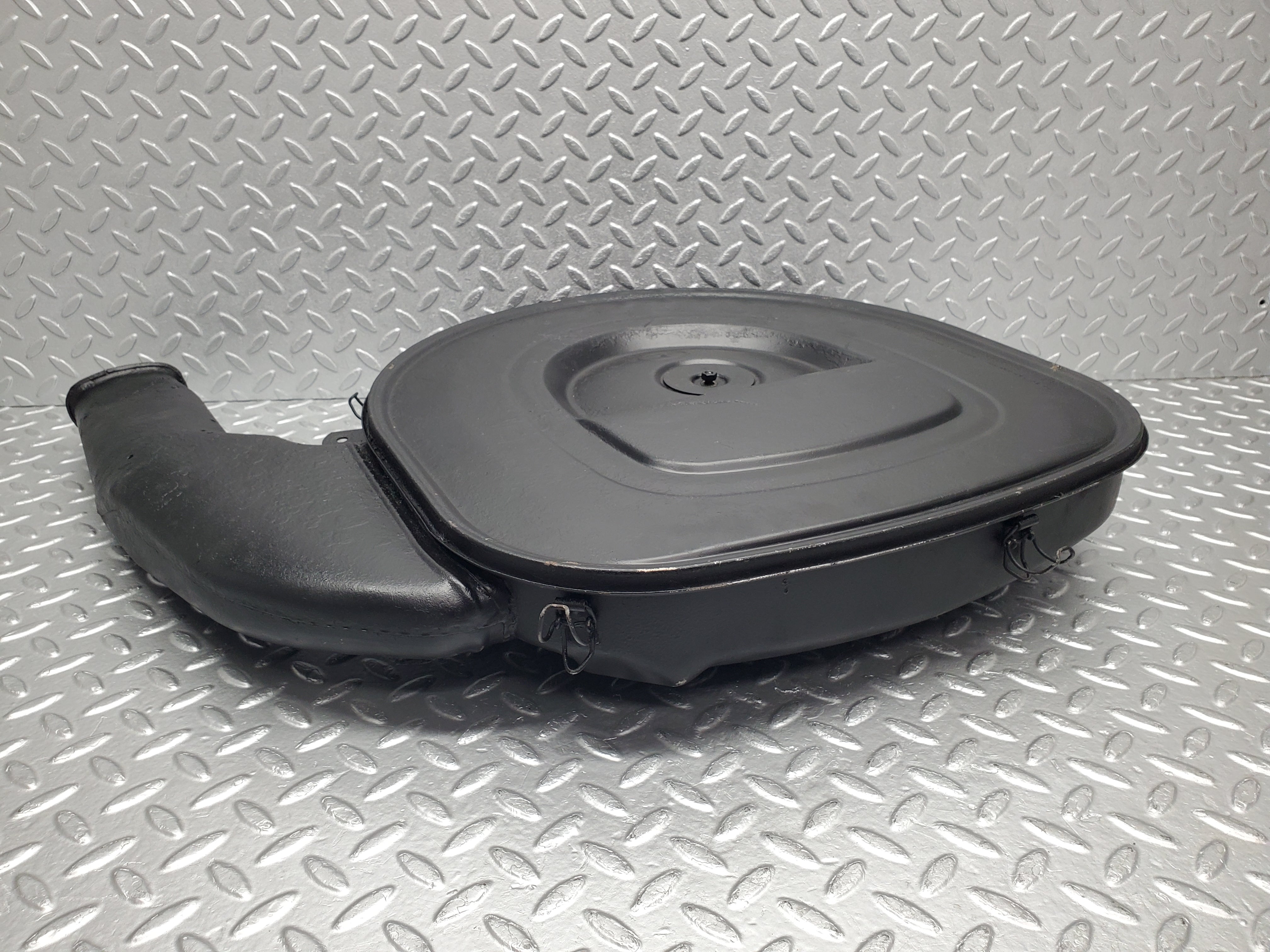 2137 Mercedes-Benz W116 350SE Air Filter Housing 4517485106