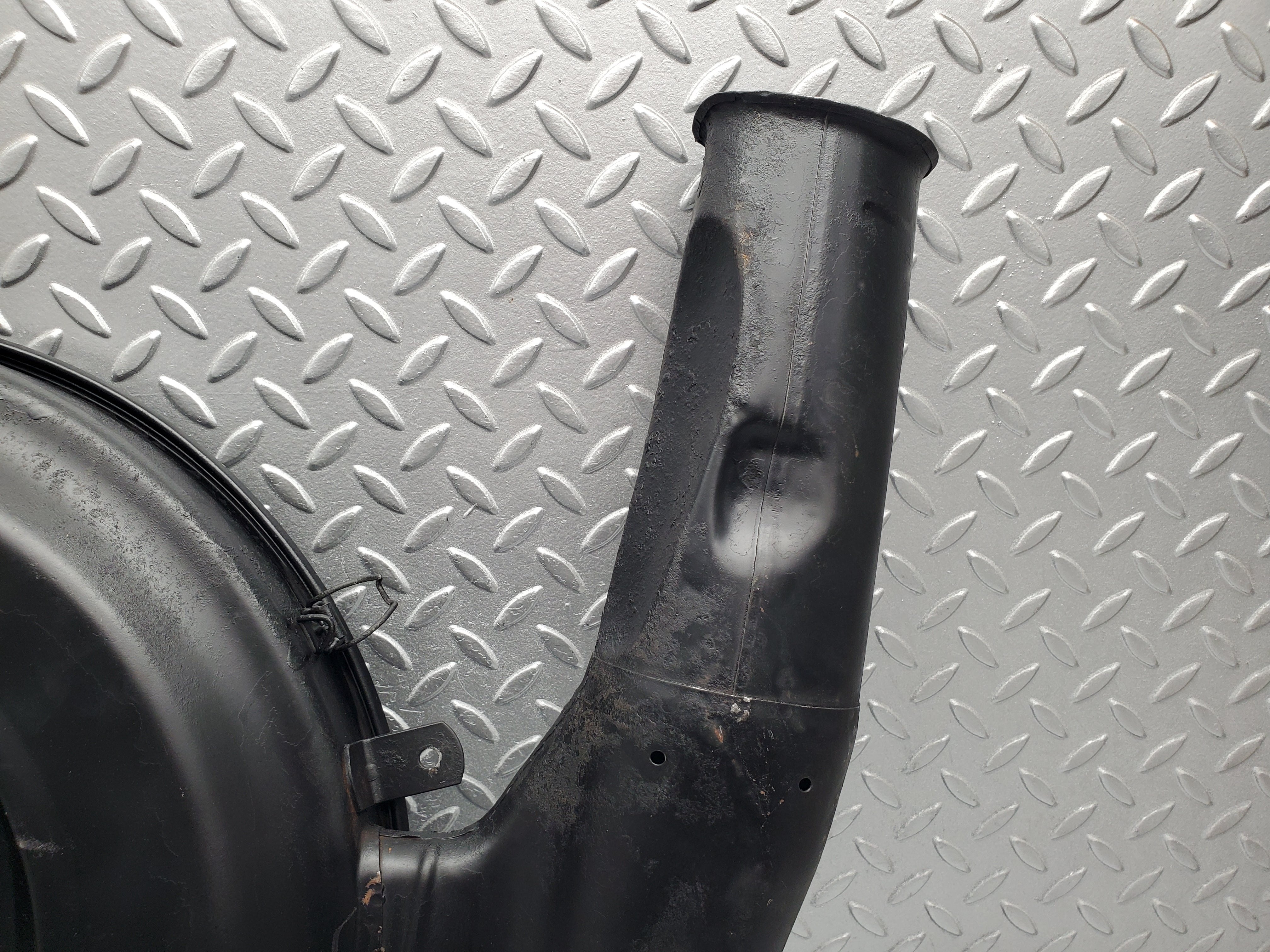 2137 Mercedes-Benz W116 350SE Air Filter Housing 4517485106