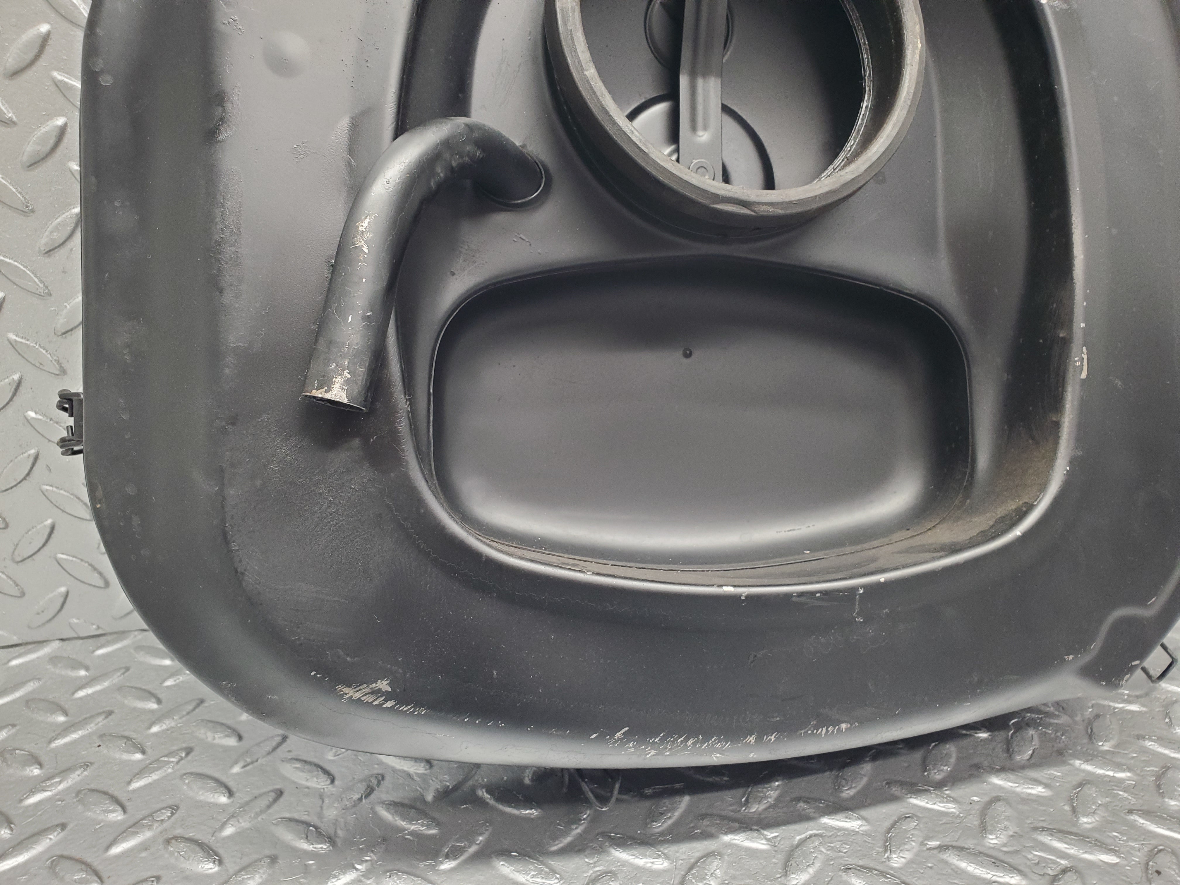 2137 Mercedes-Benz W116 350SE Air Filter Housing 4517485106