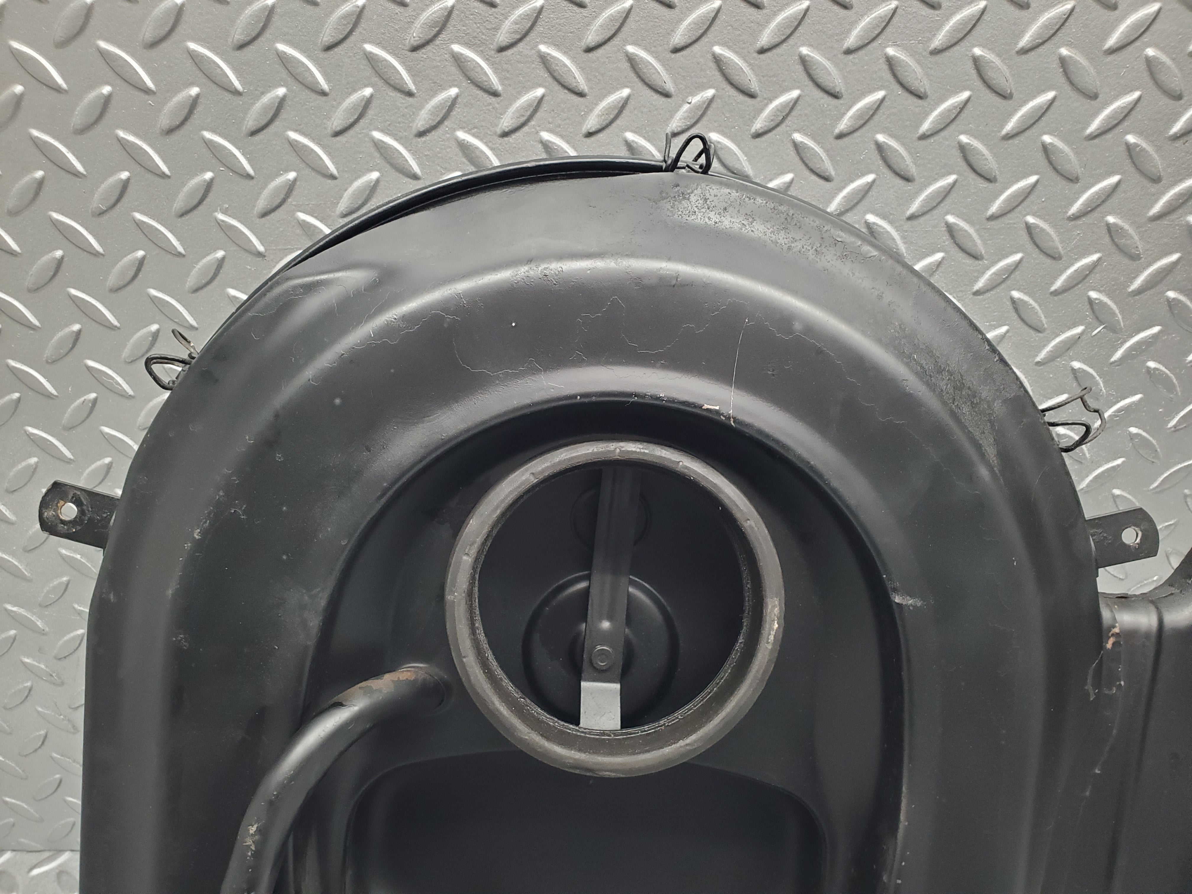 2137 Mercedes-Benz W116 350SE Air Filter Housing 4517485106