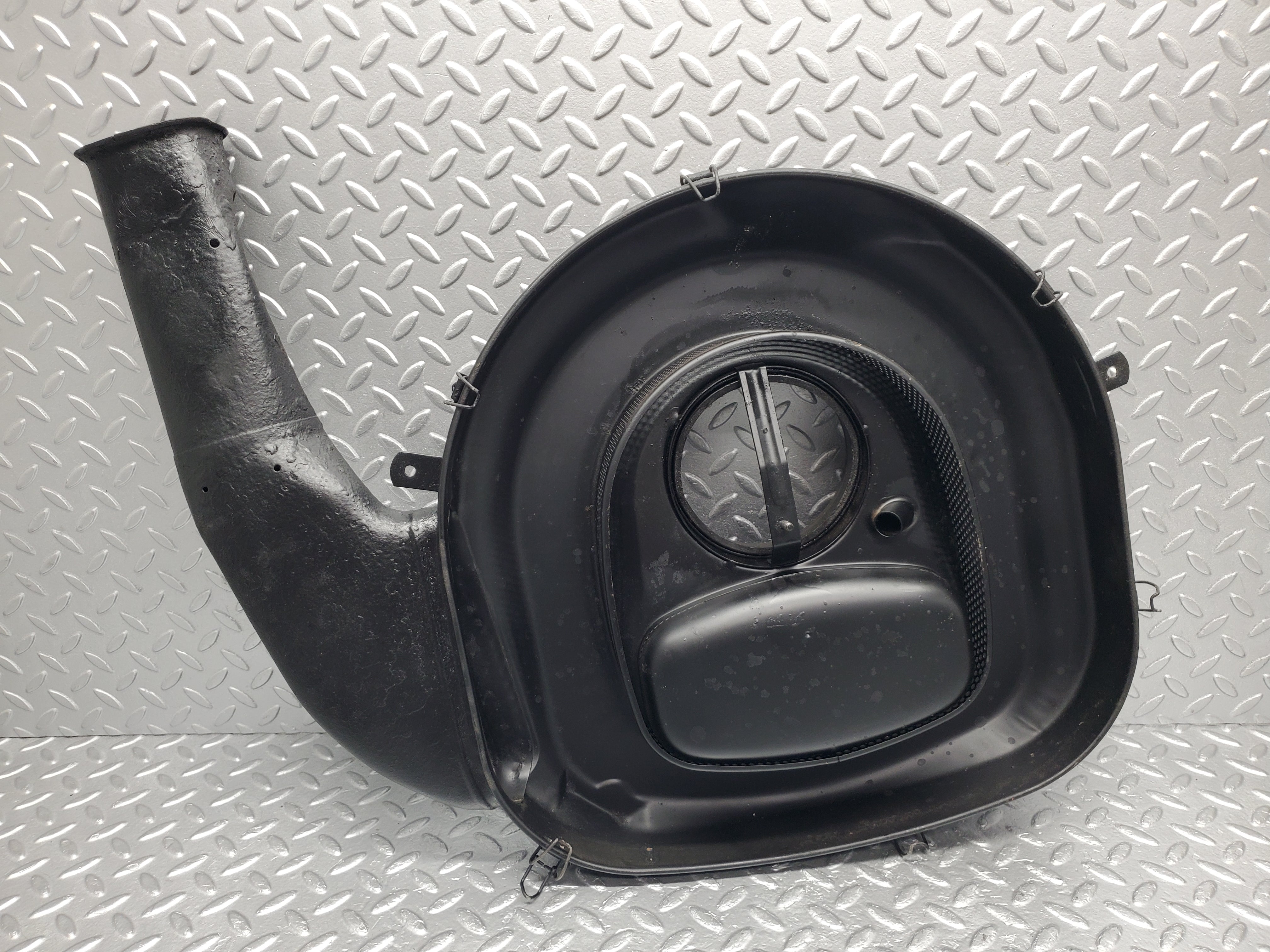 2137 Mercedes-Benz W116 350SE Air Filter Housing 4517485106