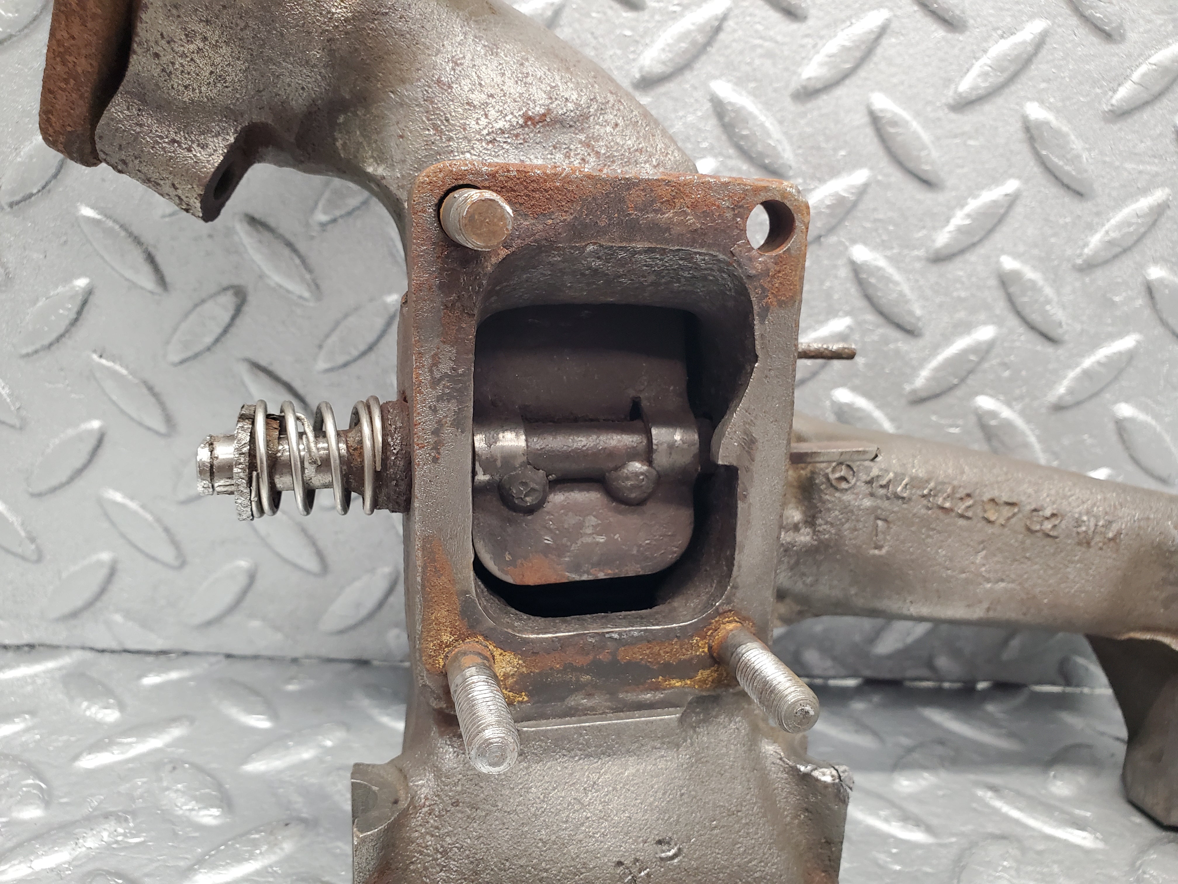 2141 Mercedes-Benz W108 280SE Exhaust Manifold 1141420702