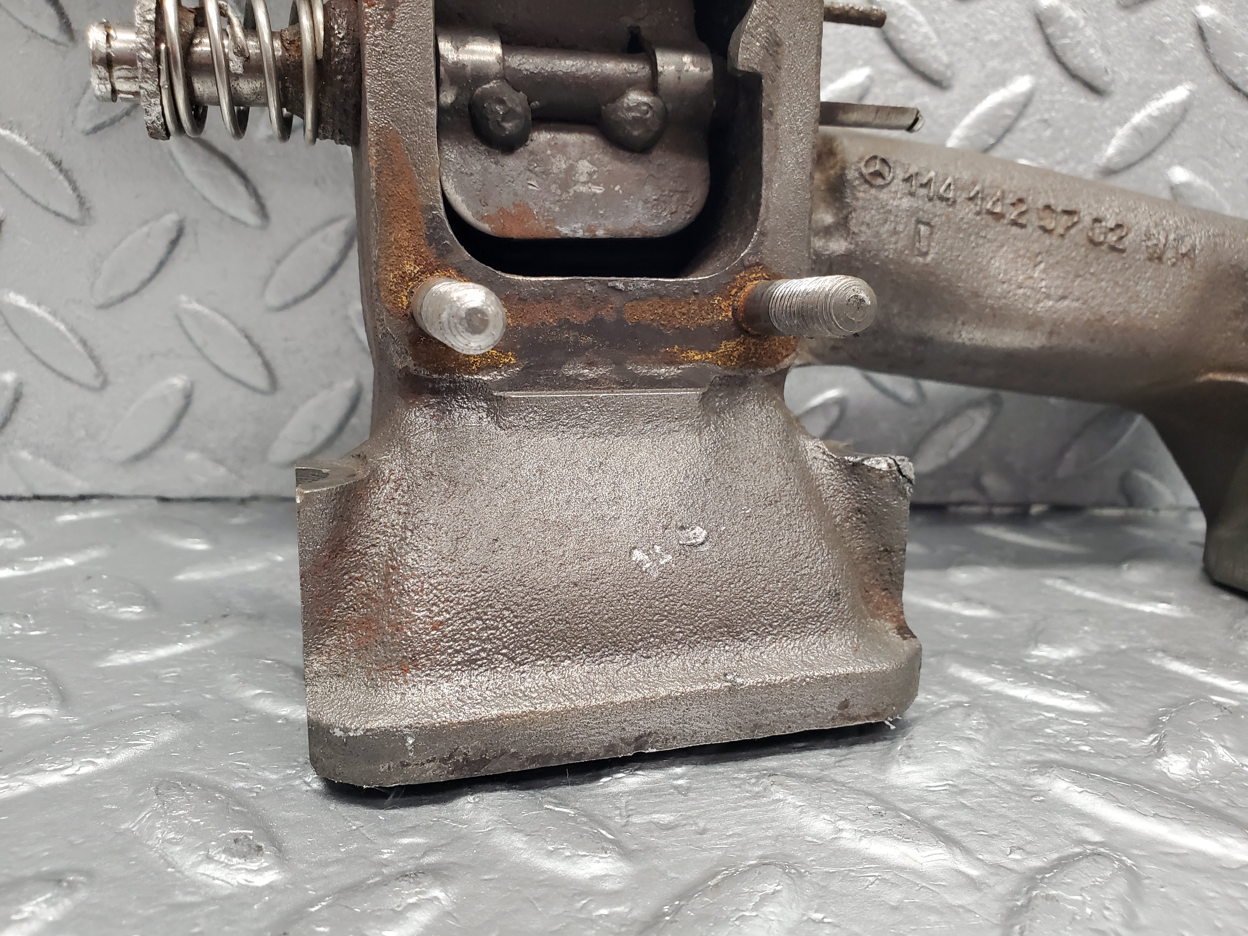 2141 Mercedes-Benz W108 280SE Exhaust Manifold 1141420702