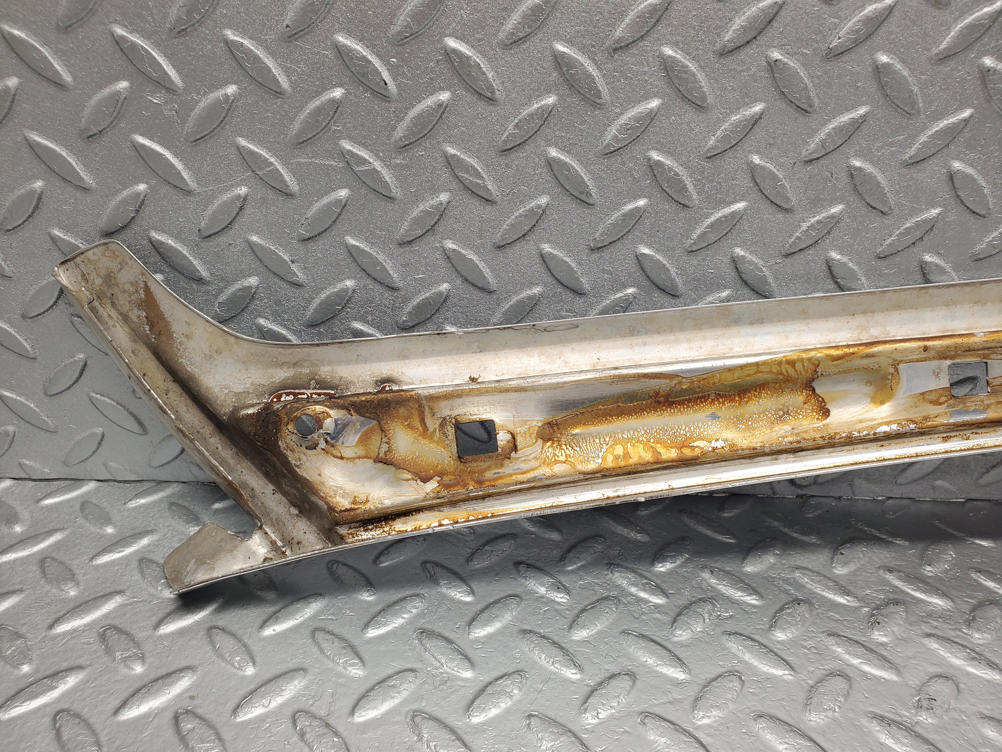 2167 Mercedes-Benz W116 350SE Front Right A Pillar Chrome Moulding Trim