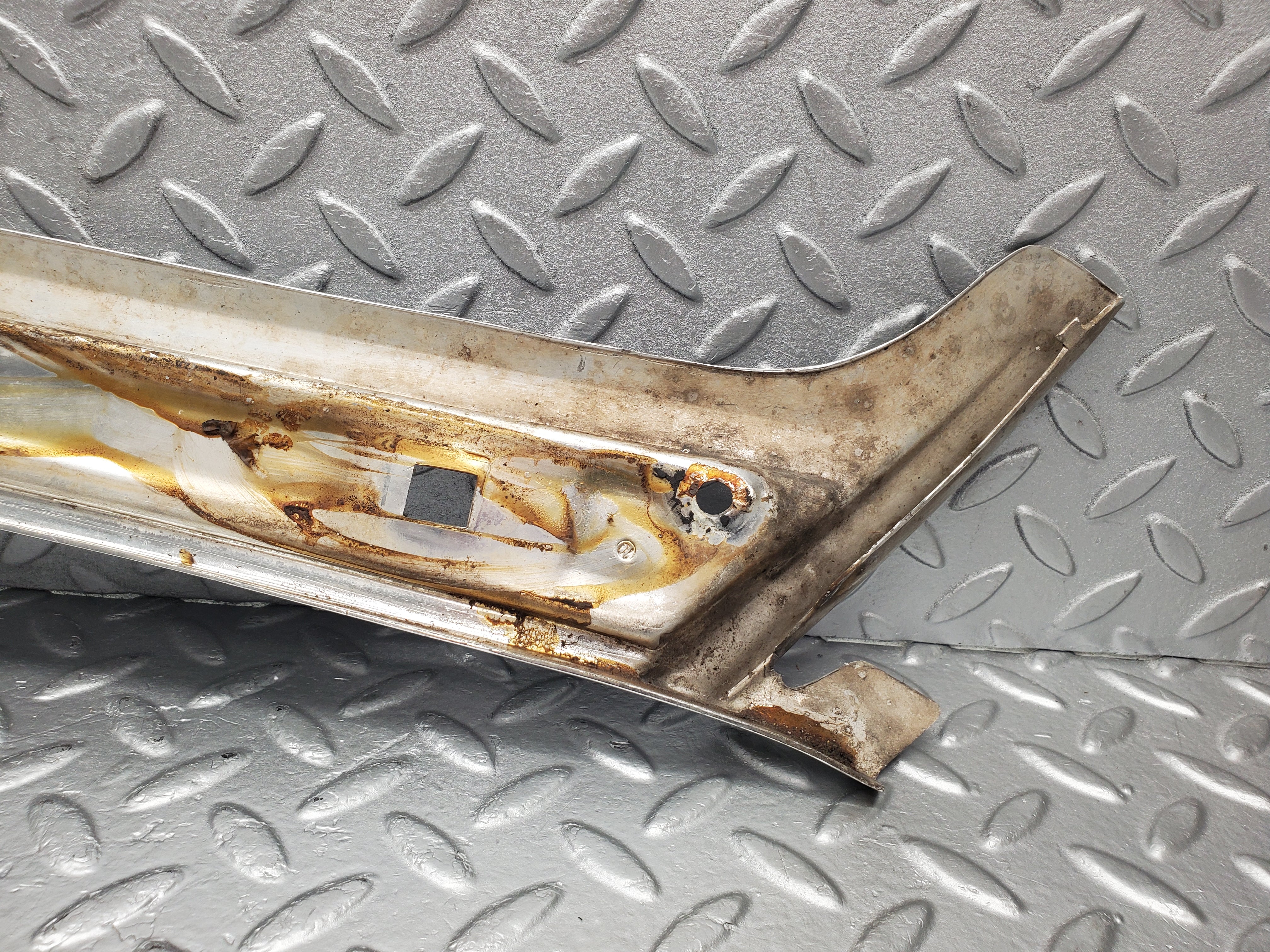 2168 Mercedes-Benz W116 350SE Front Left A Pillar Chrome Moulding Trim