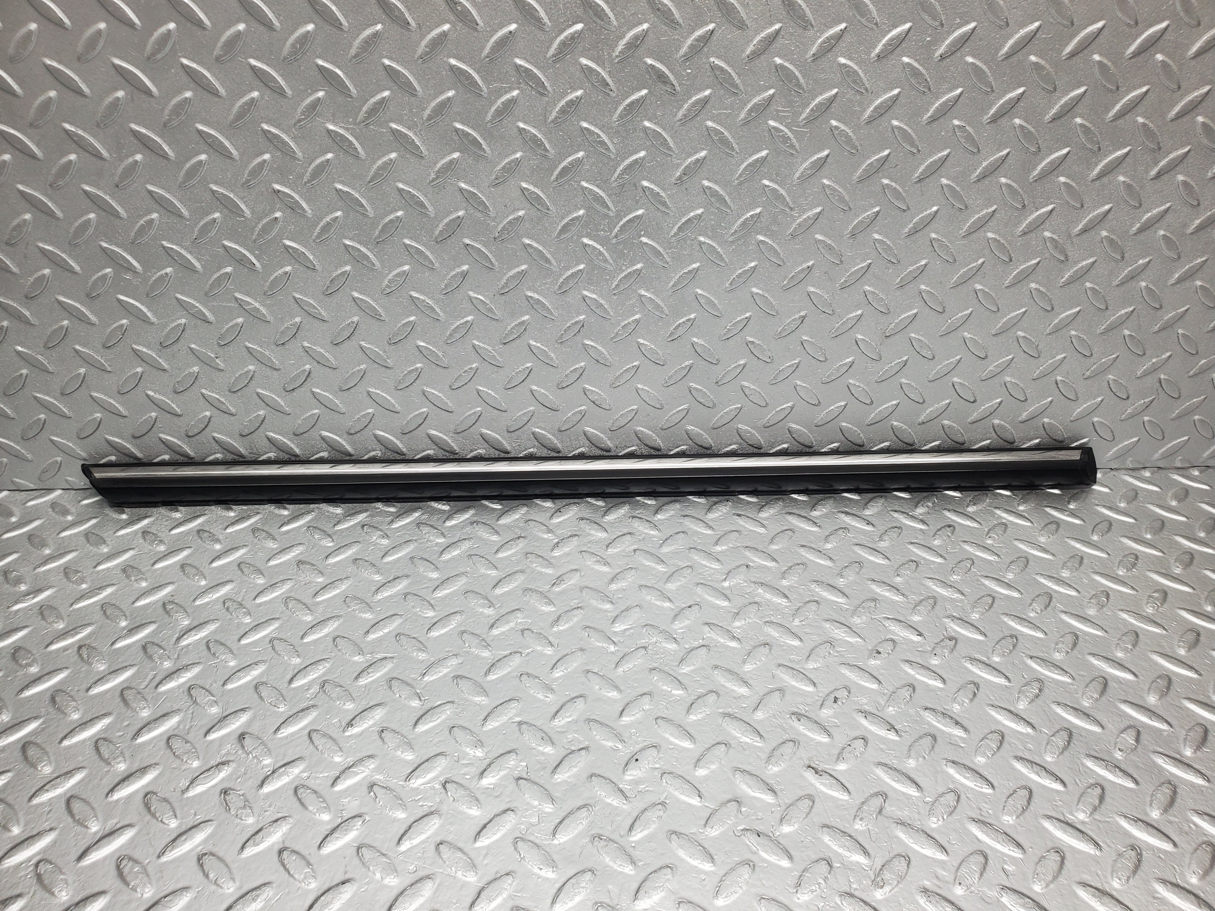 2169 Mercedes-Benz W116 350SE Rear Right Door Centre Moulding Trim