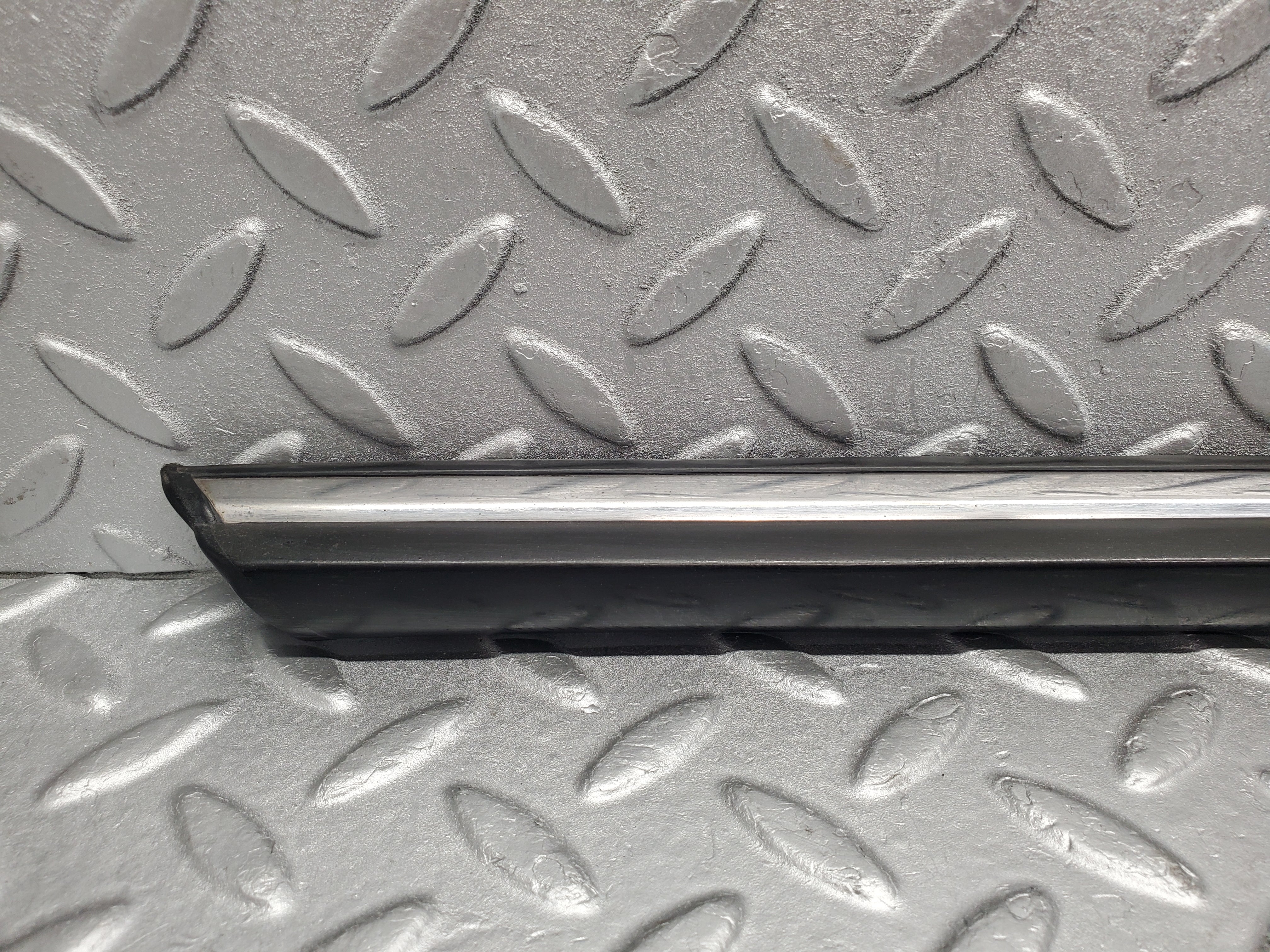 2169 Mercedes-Benz W116 350SE Rear Right Door Centre Moulding Trim