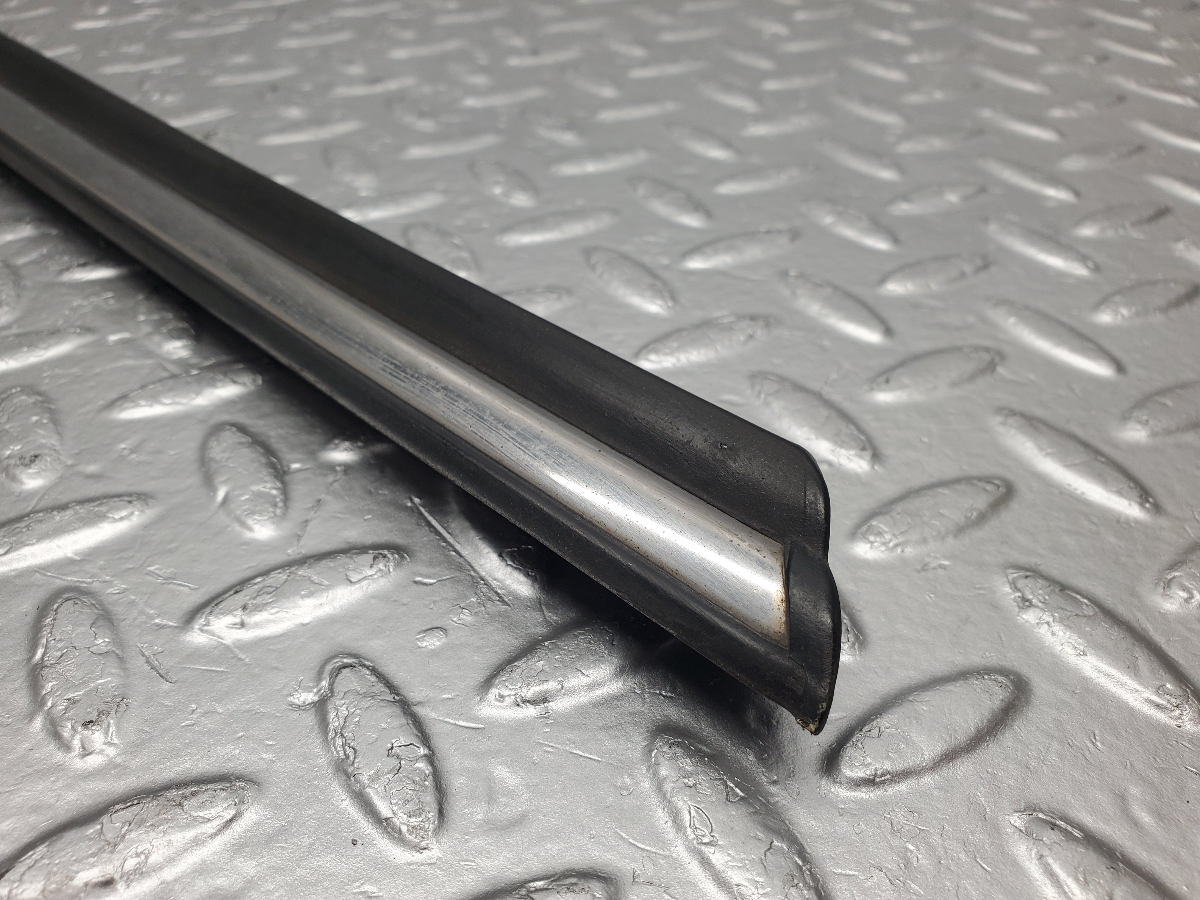 2169 Mercedes-Benz W116 350SE Rear Right Door Centre Moulding Trim