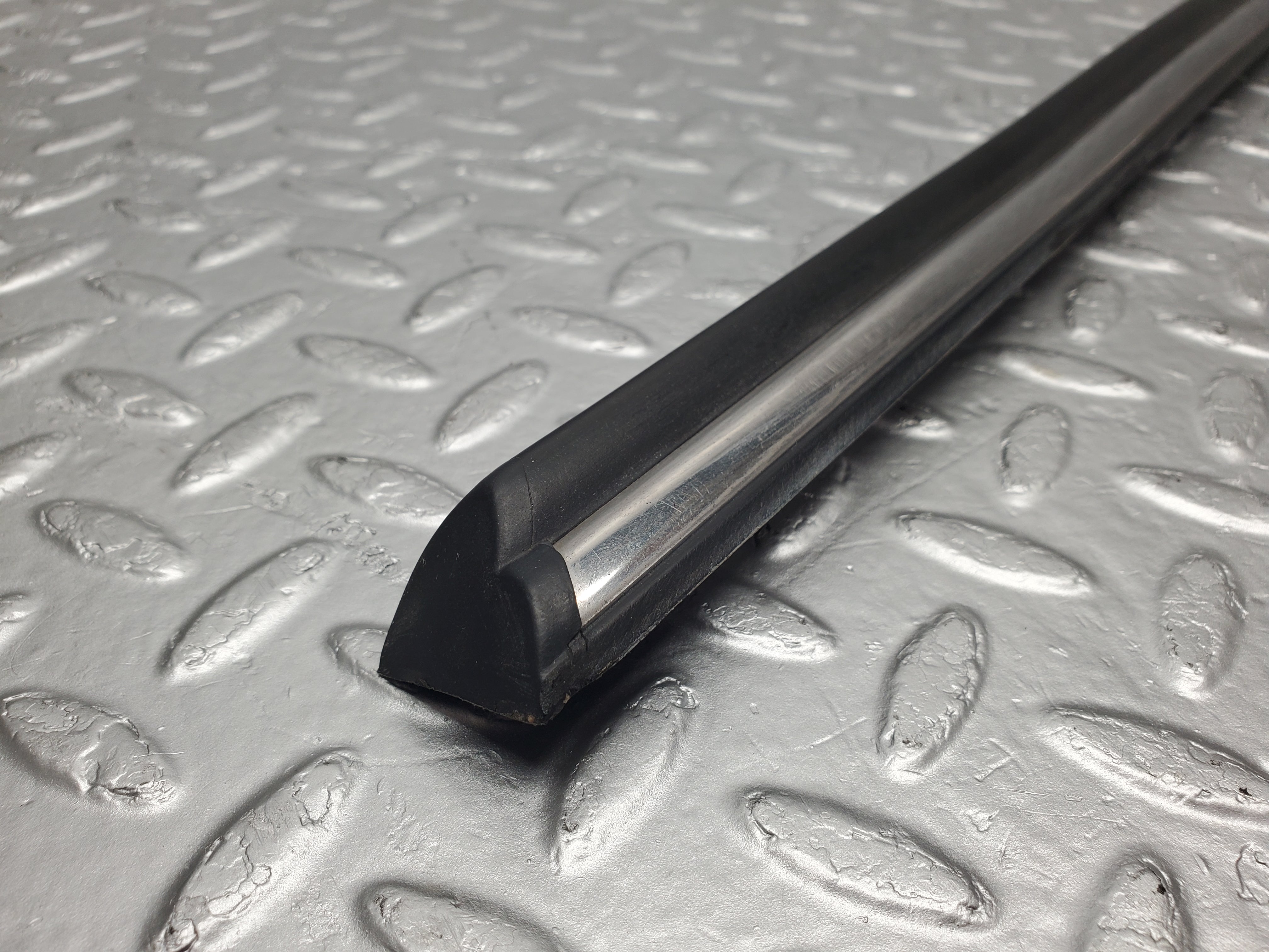 2169 Mercedes-Benz W116 350SE Rear Right Door Centre Moulding Trim