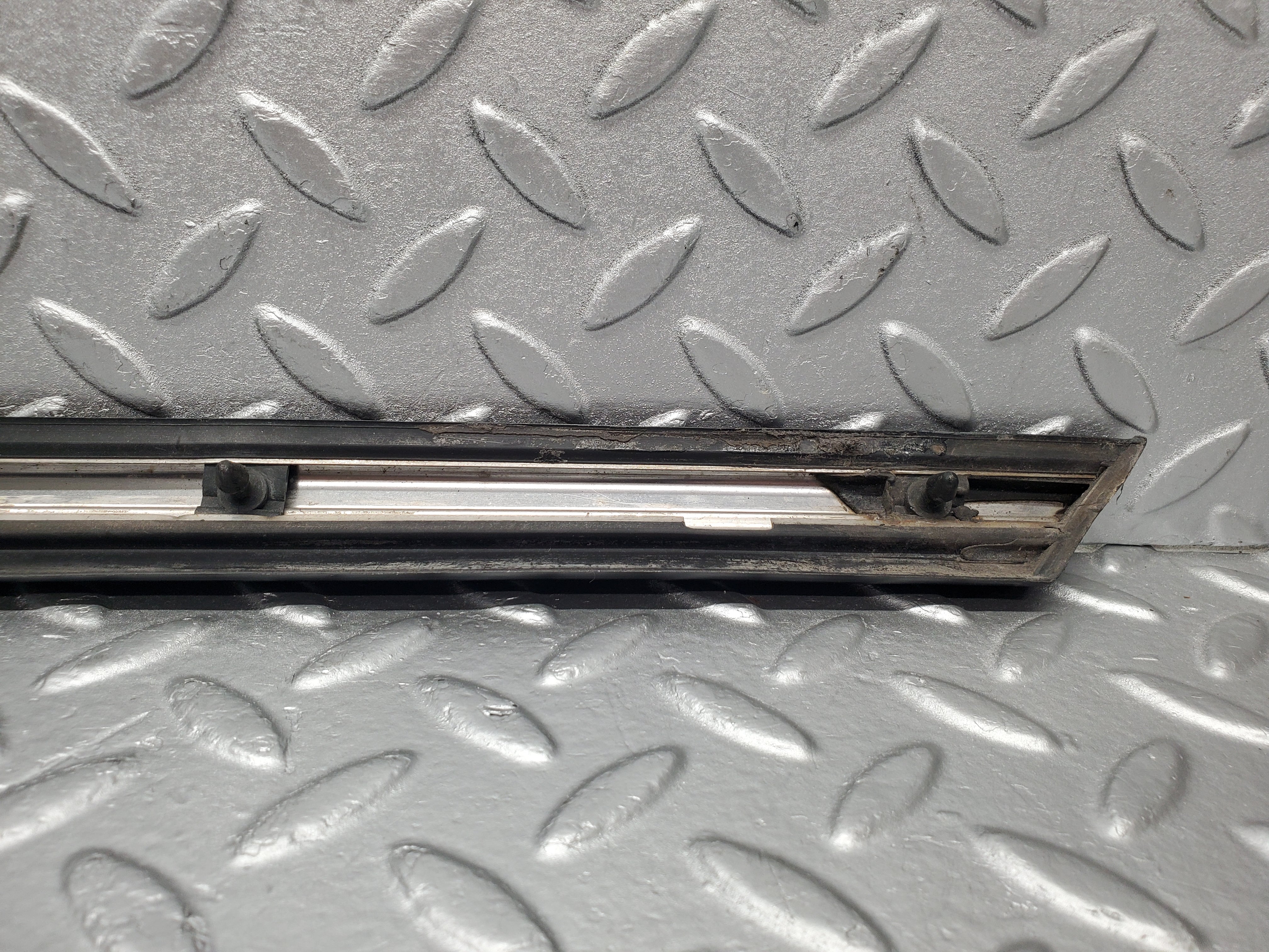 2169 Mercedes-Benz W116 350SE Rear Right Door Centre Moulding Trim