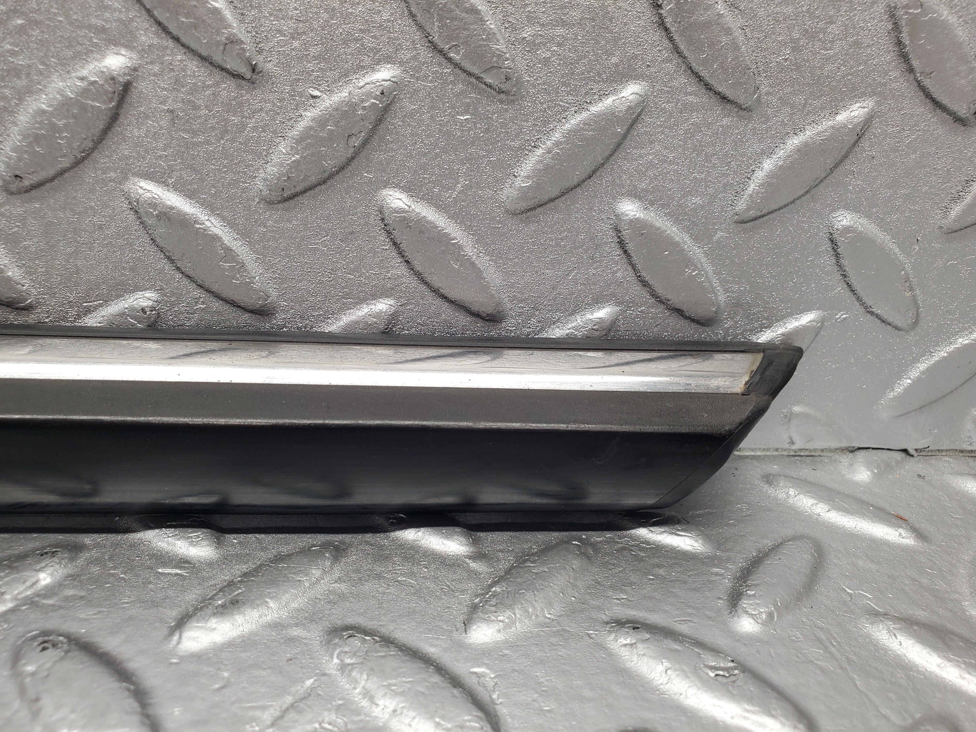 2170 Mercedes-Benz W116 350SE Rear Left Door Centre Moulding Trim