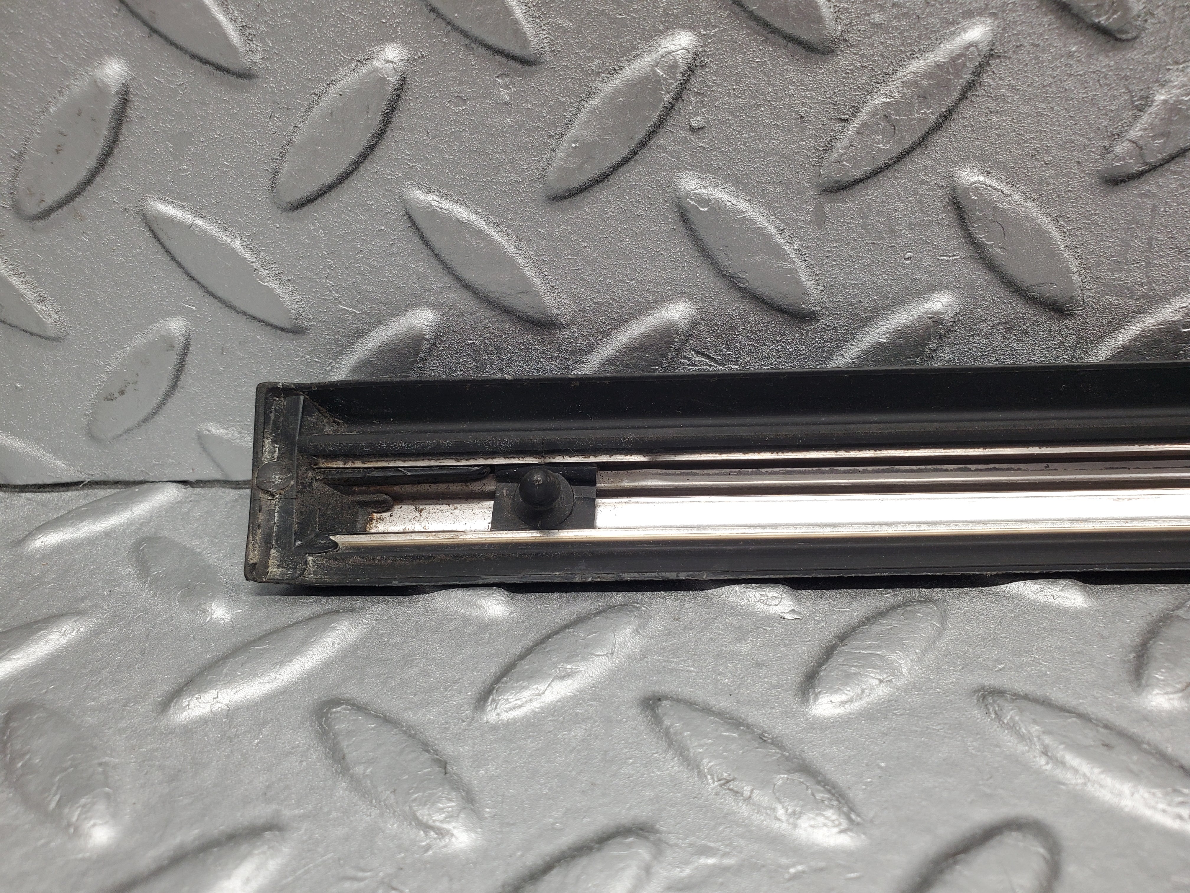 2170 Mercedes-Benz W116 350SE Rear Left Door Centre Moulding Trim