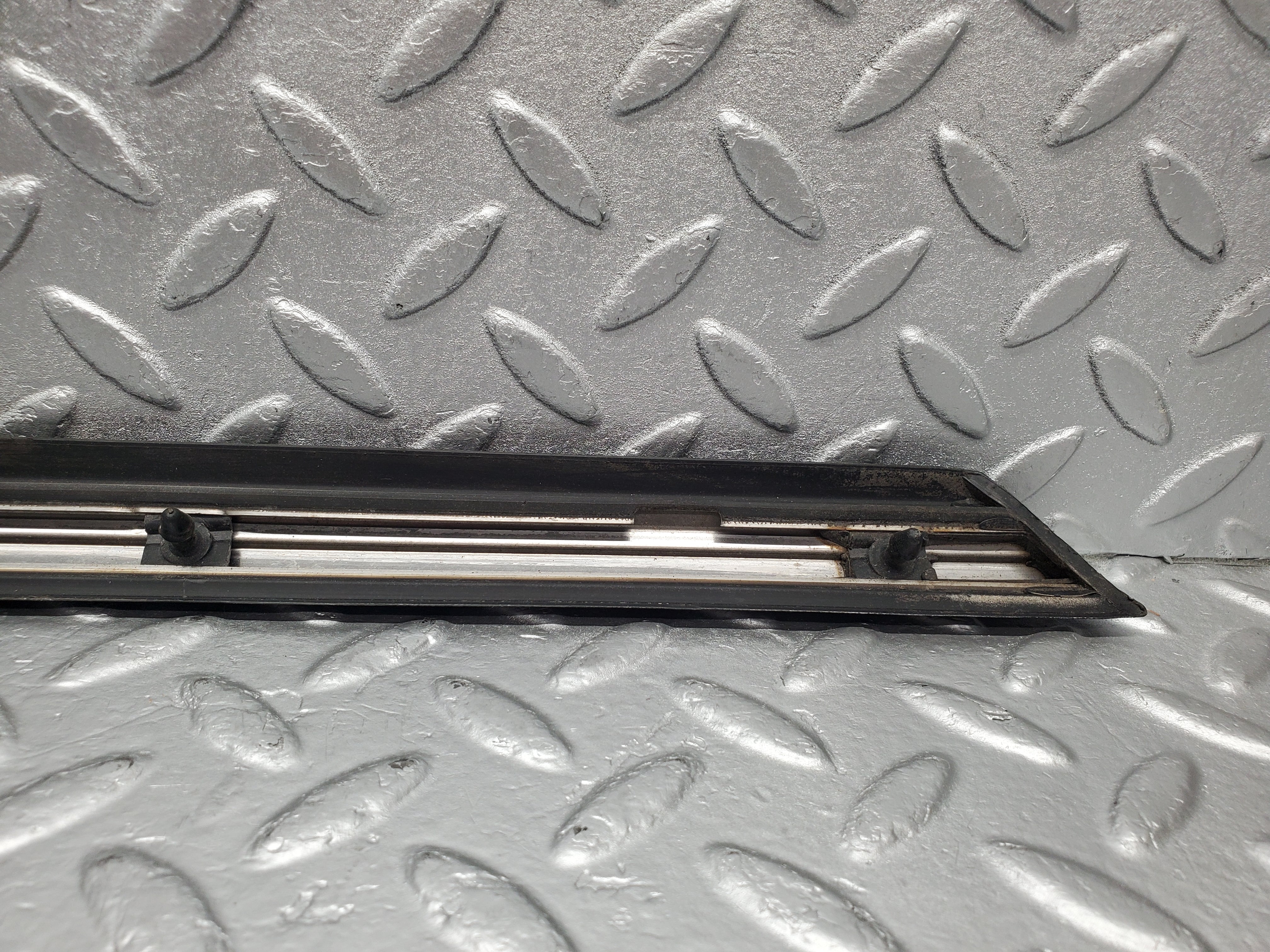 2170 Mercedes-Benz W116 350SE Rear Left Door Centre Moulding Trim