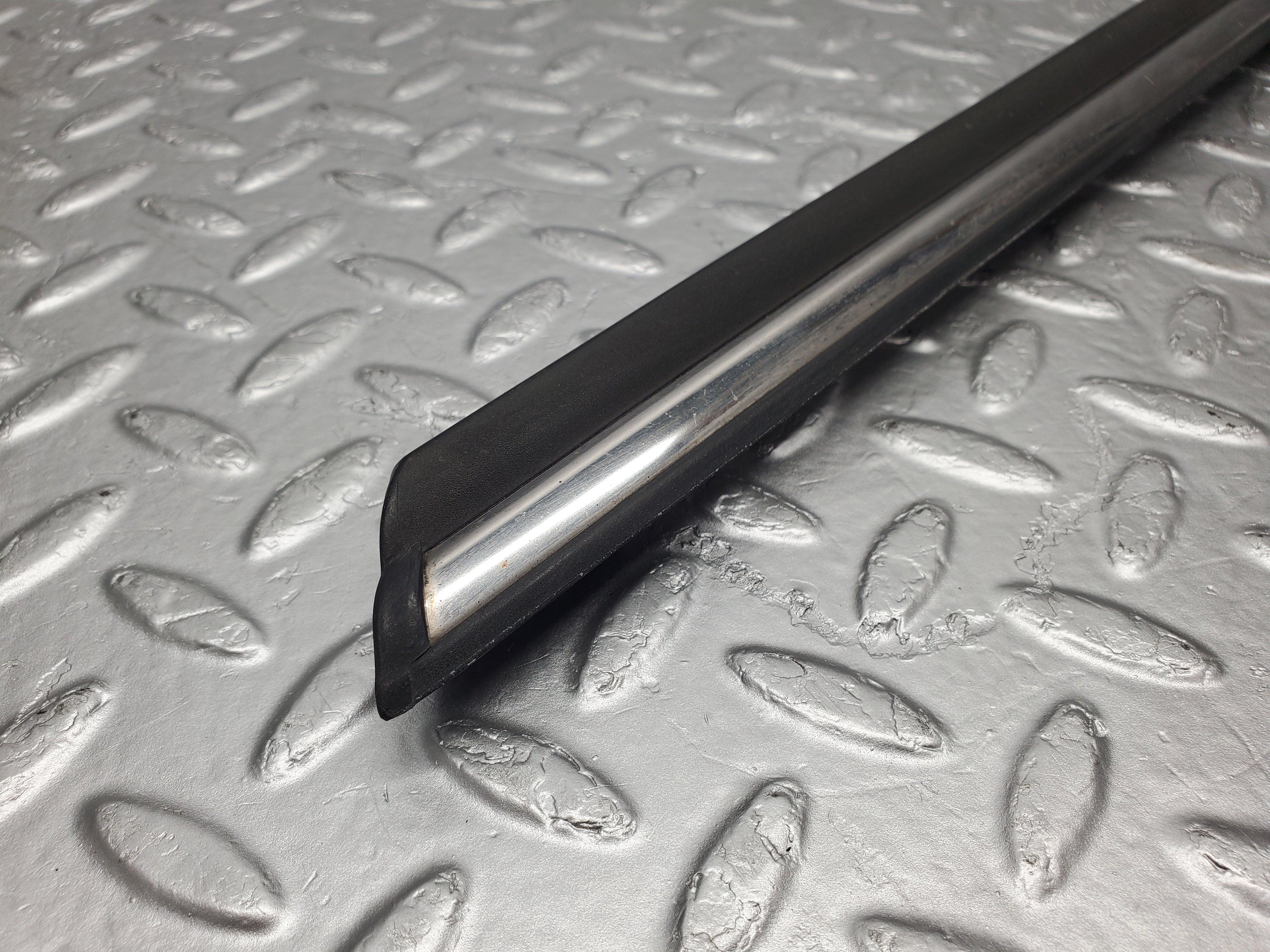 2170 Mercedes-Benz W116 350SE Rear Left Door Centre Moulding Trim