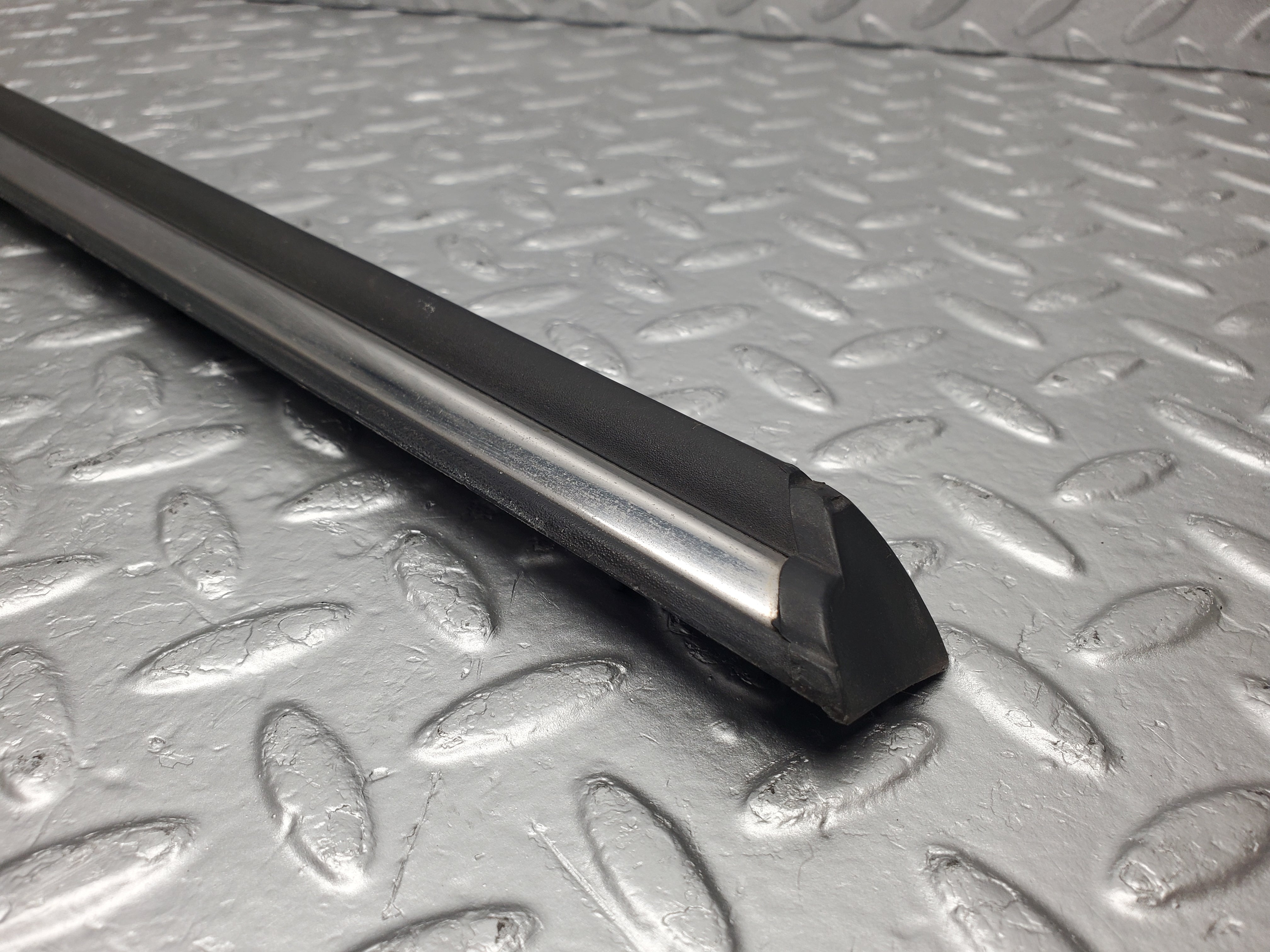 2170 Mercedes-Benz W116 350SE Rear Left Door Centre Moulding Trim