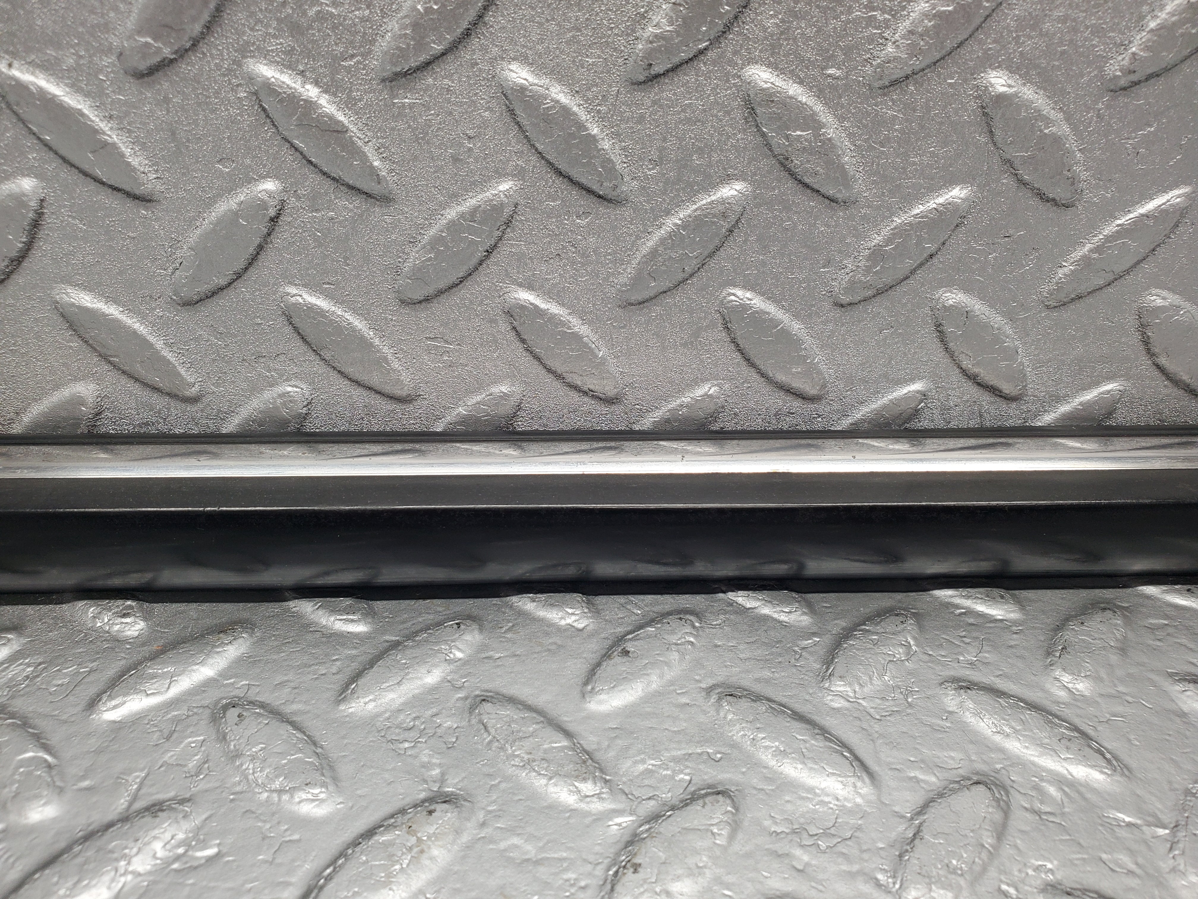 2171 Mercedes-Benz W116 350SE Front Right Door Centre Moulding Trim