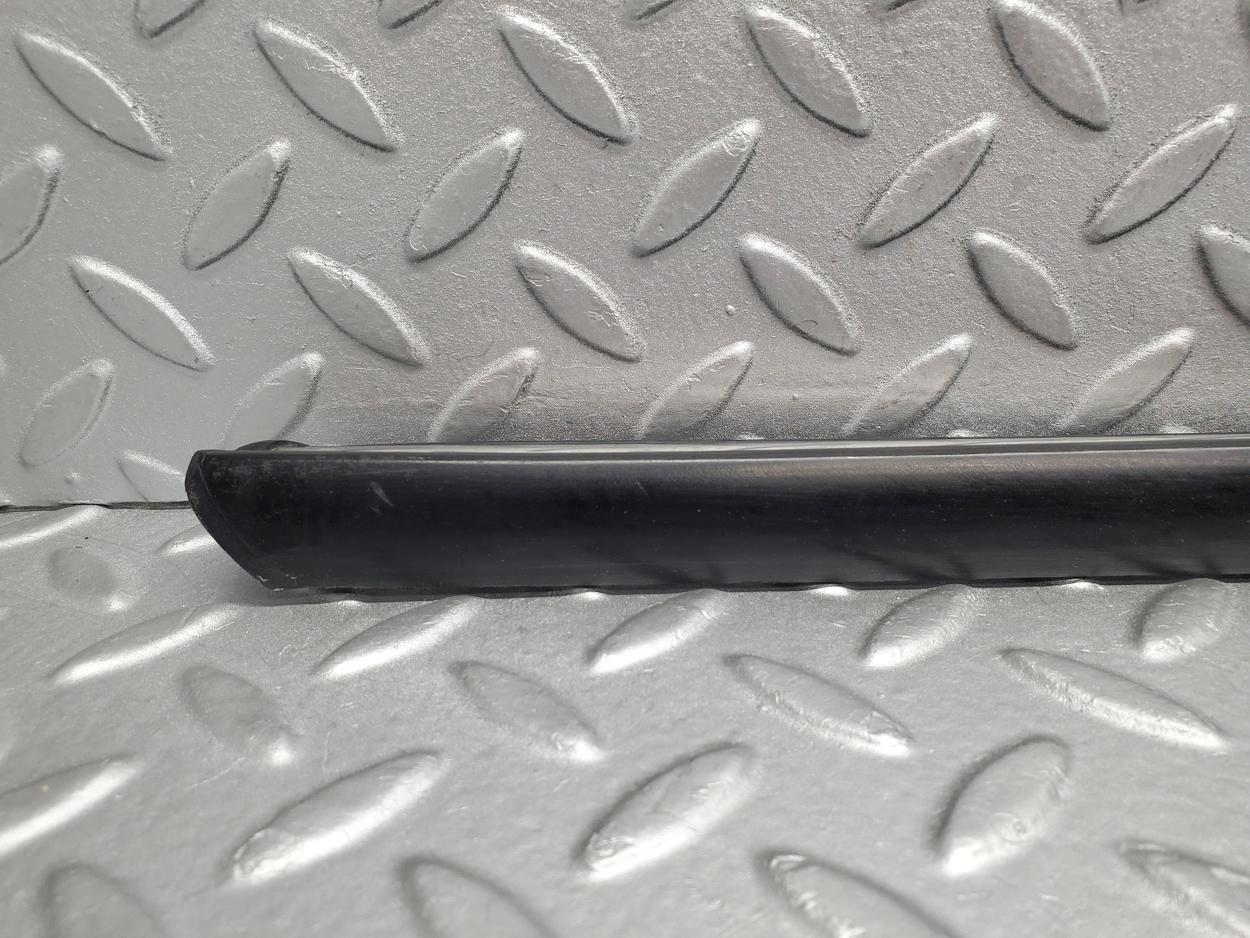 2171 Mercedes-Benz W116 350SE Front Right Door Centre Moulding Trim