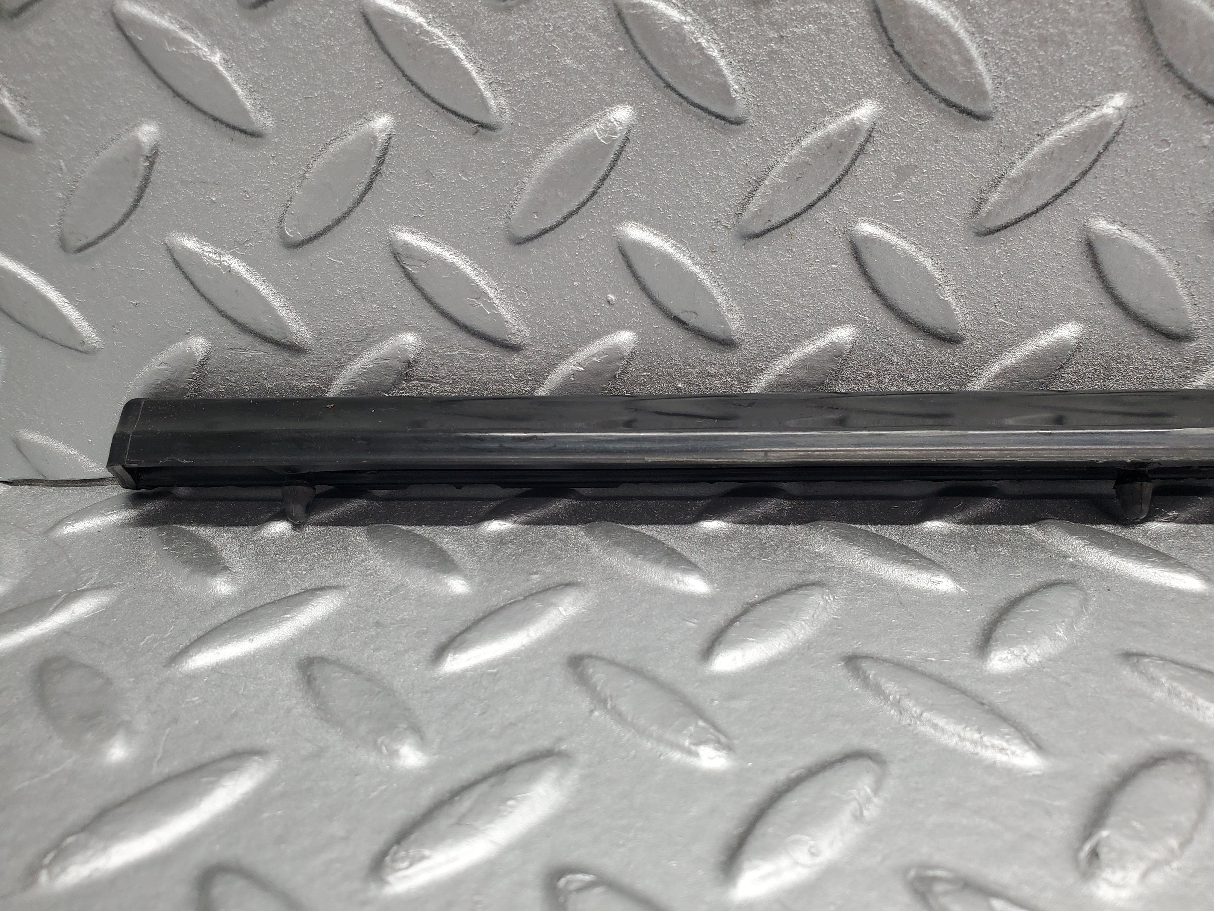 2172 Mercedes-Benz W123 230E Rear Right Door Centre Moulding Trim