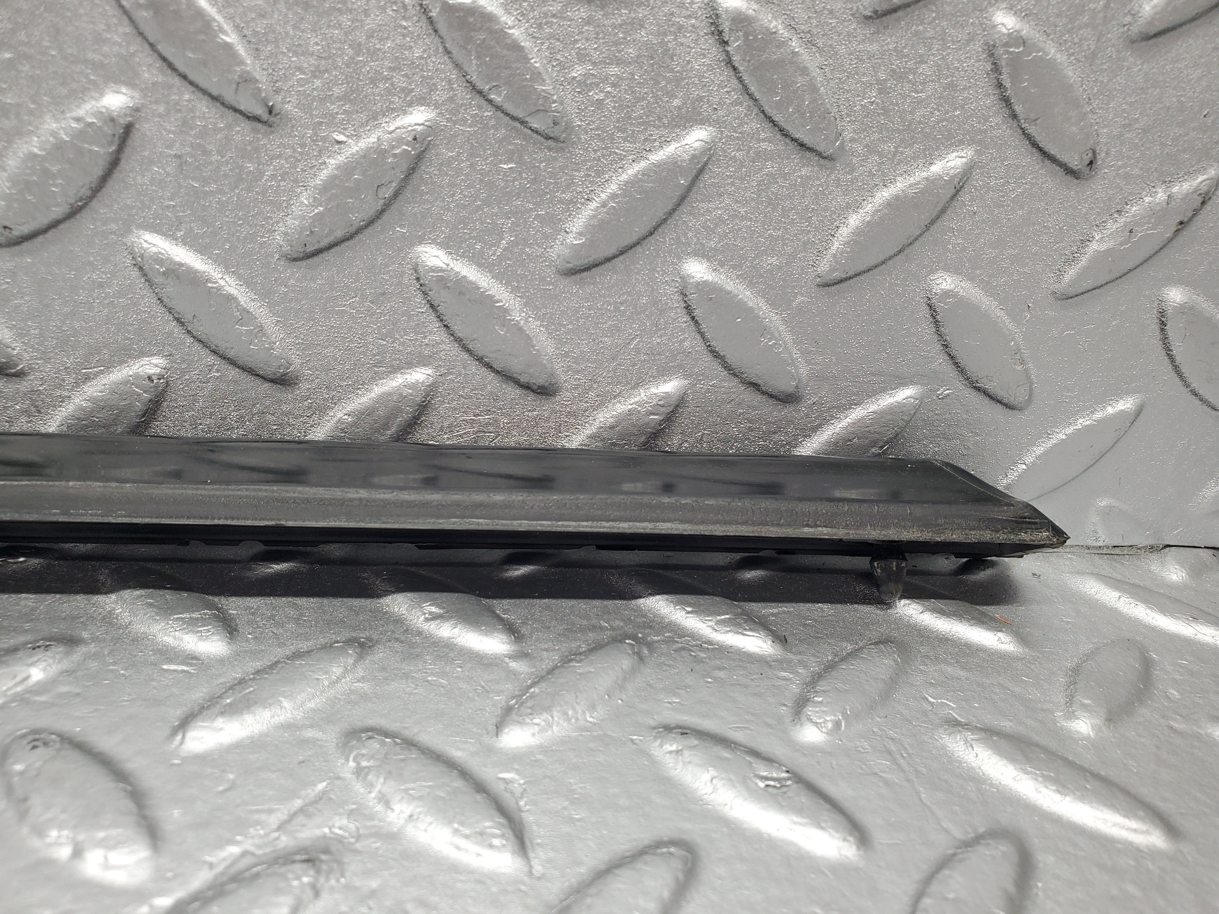 2172 Mercedes-Benz W123 230E Rear Right Door Centre Moulding Trim