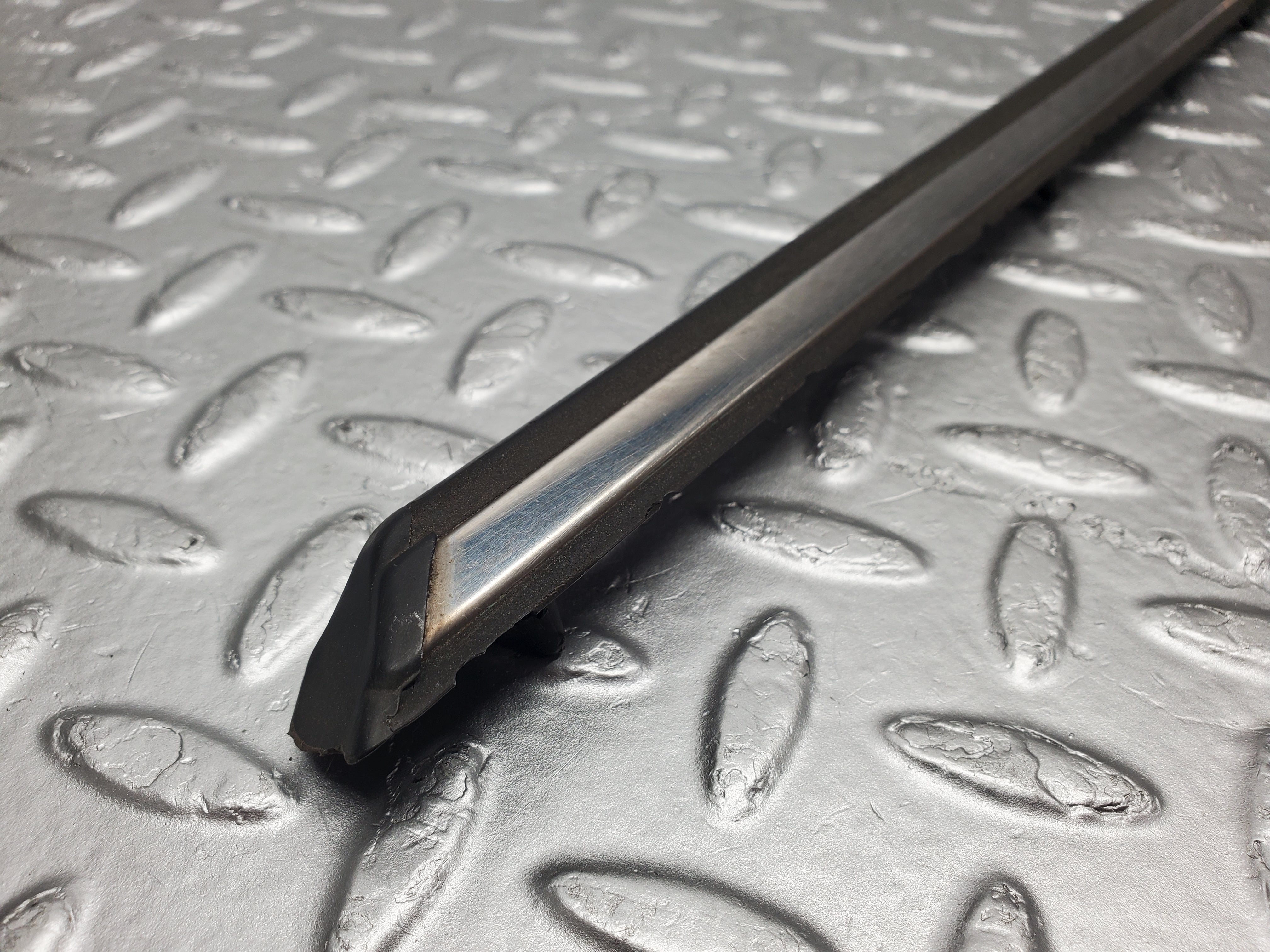 2172 Mercedes-Benz W123 230E Rear Right Door Centre Moulding Trim