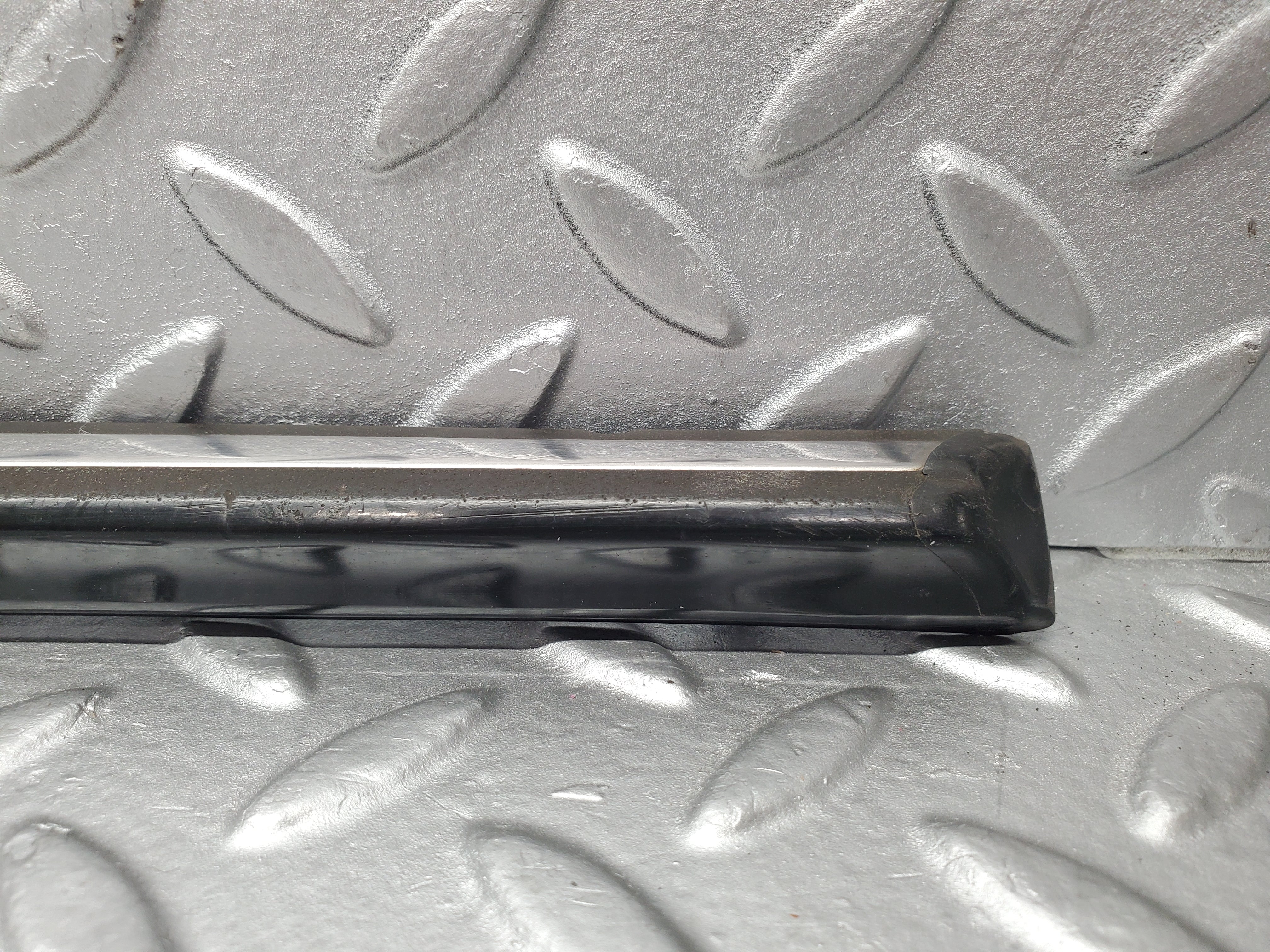 2174 Mercedes-Benz W123 230E Front Right Door Chrome Trim