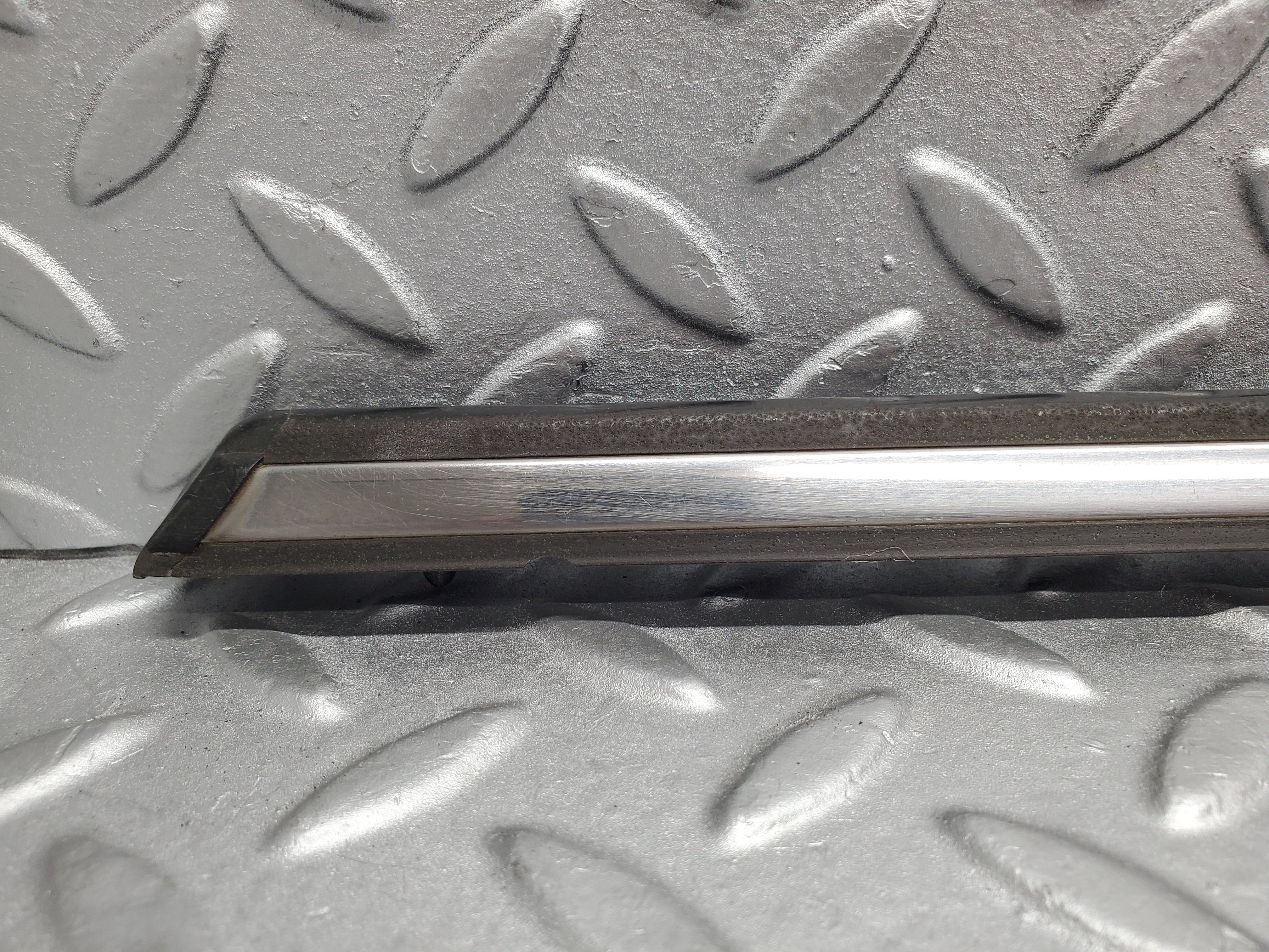 2174 Mercedes-Benz W123 230E Front Right Door Chrome Trim