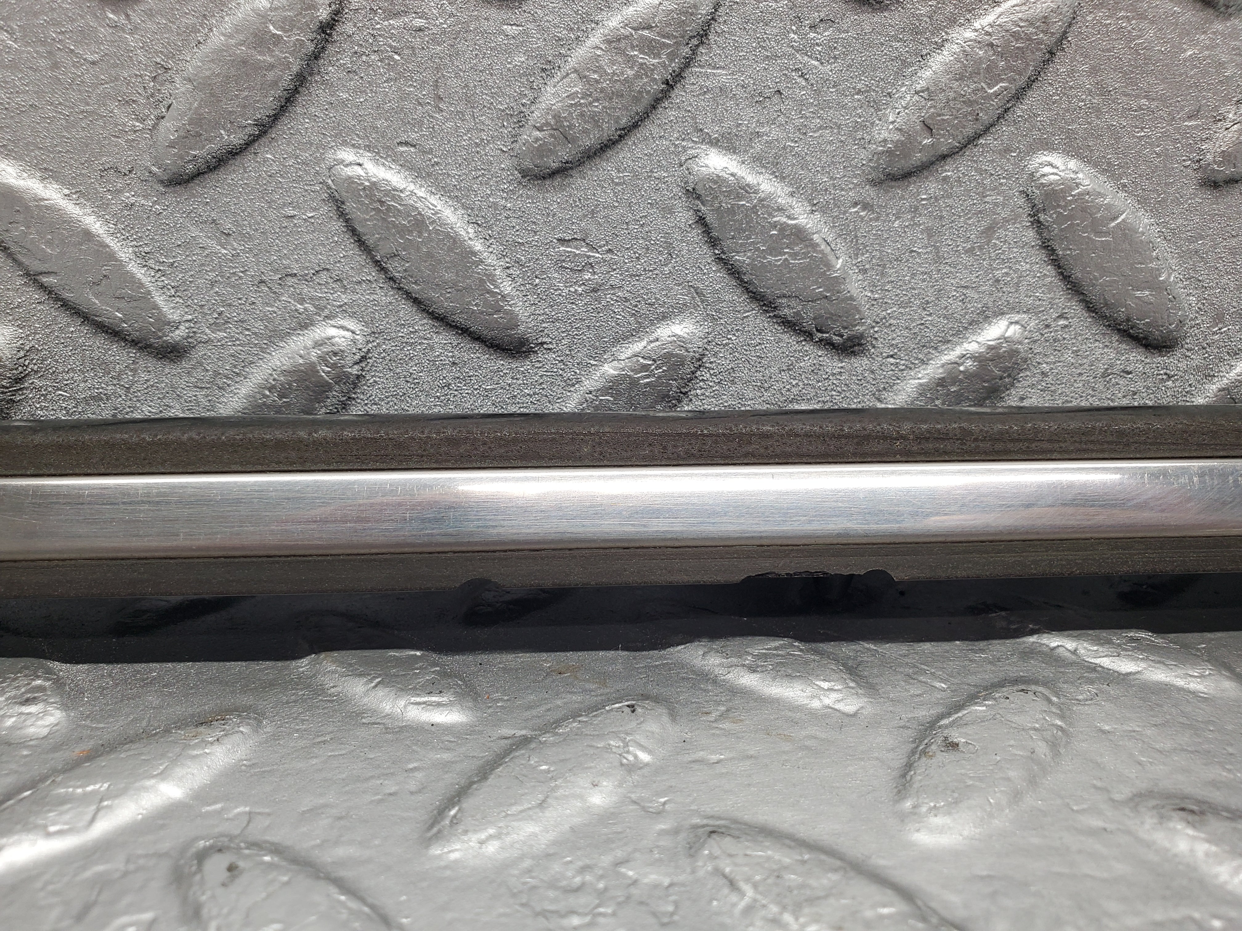 2174 Mercedes-Benz W123 230E Front Right Door Chrome Trim