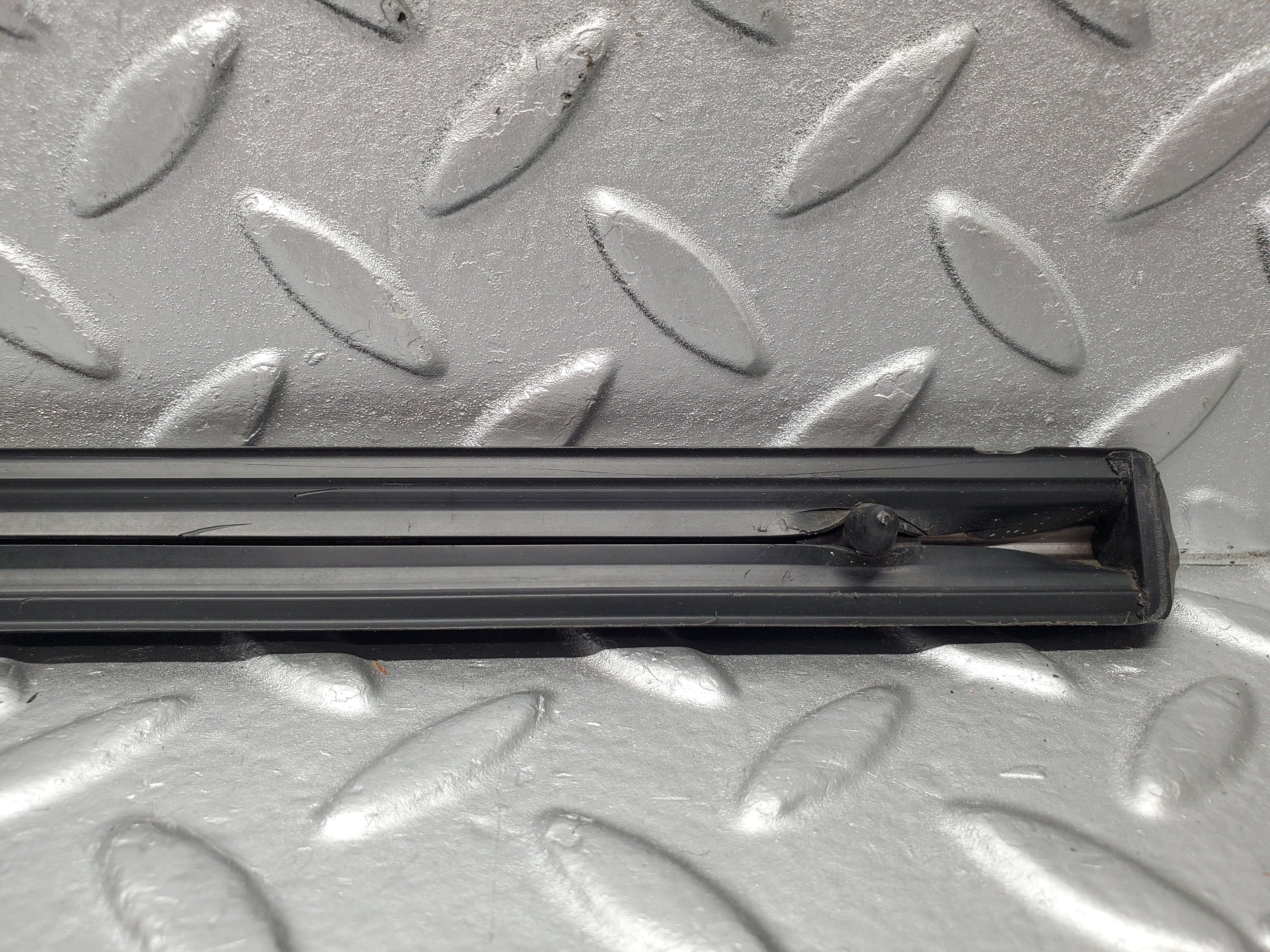 2174 Mercedes-Benz W123 230E Front Right Door Chrome Trim