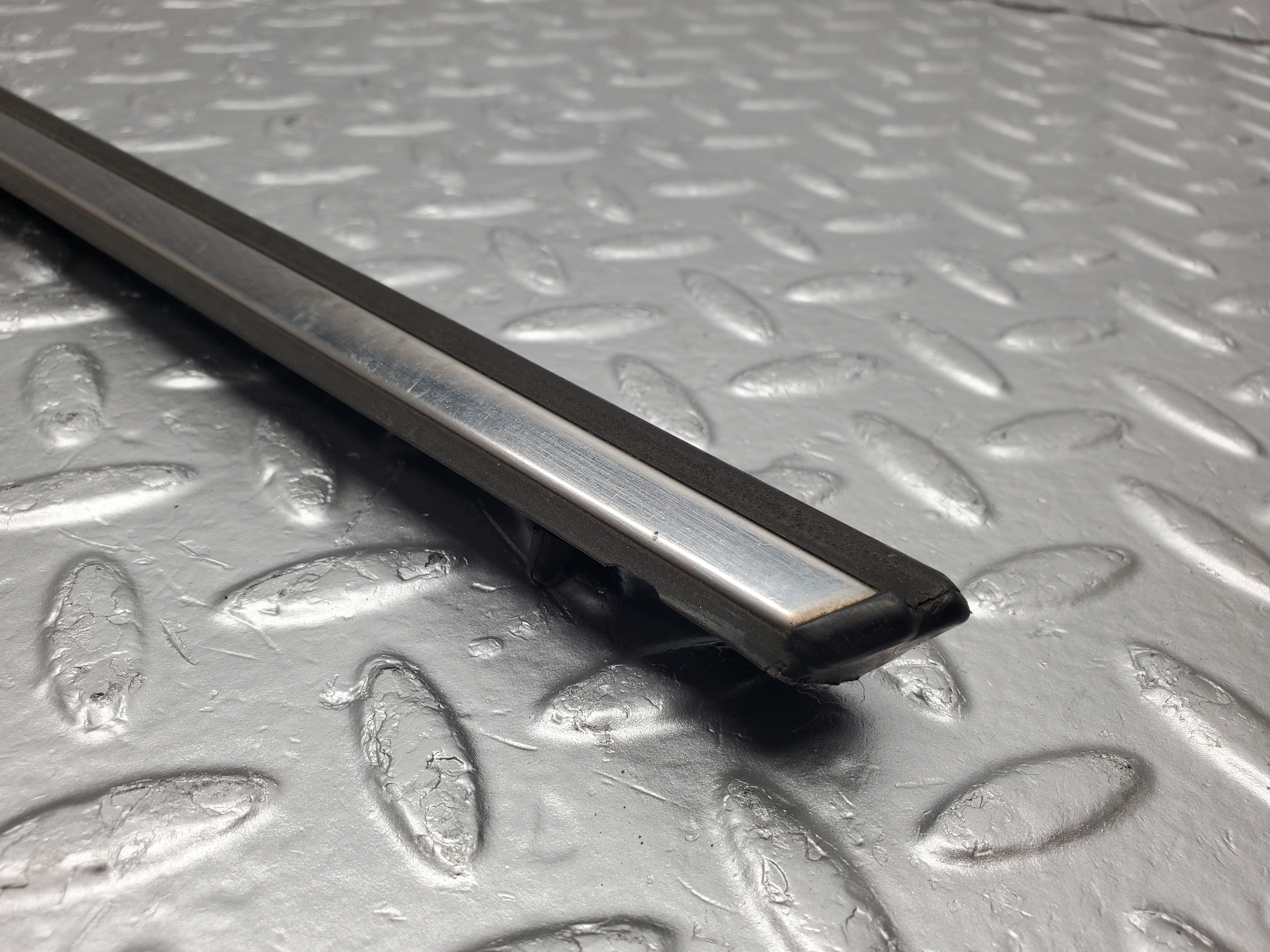 2174 Mercedes-Benz W123 230E Front Right Door Chrome Trim