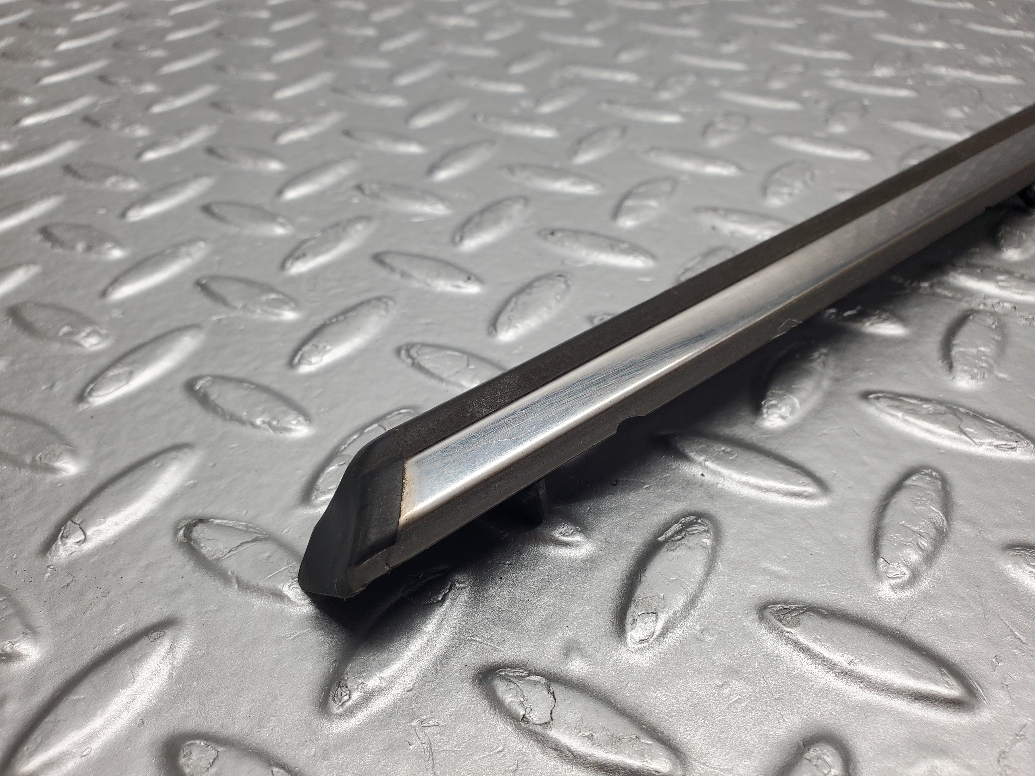 2174 Mercedes-Benz W123 230E Front Right Door Chrome Trim