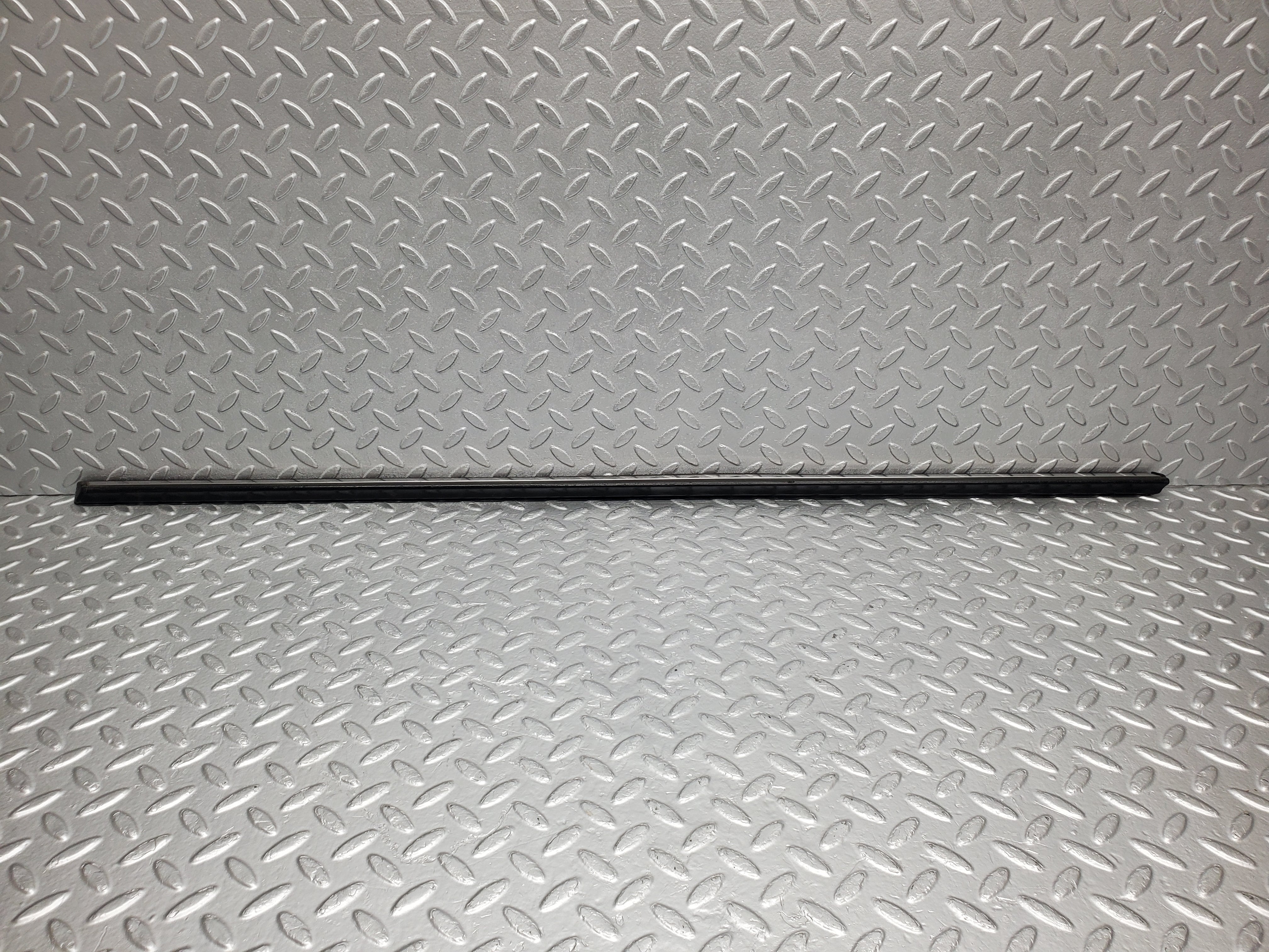 2173 Mercedes-Benz W123 230E Front Left Door Centre Moulding Trim