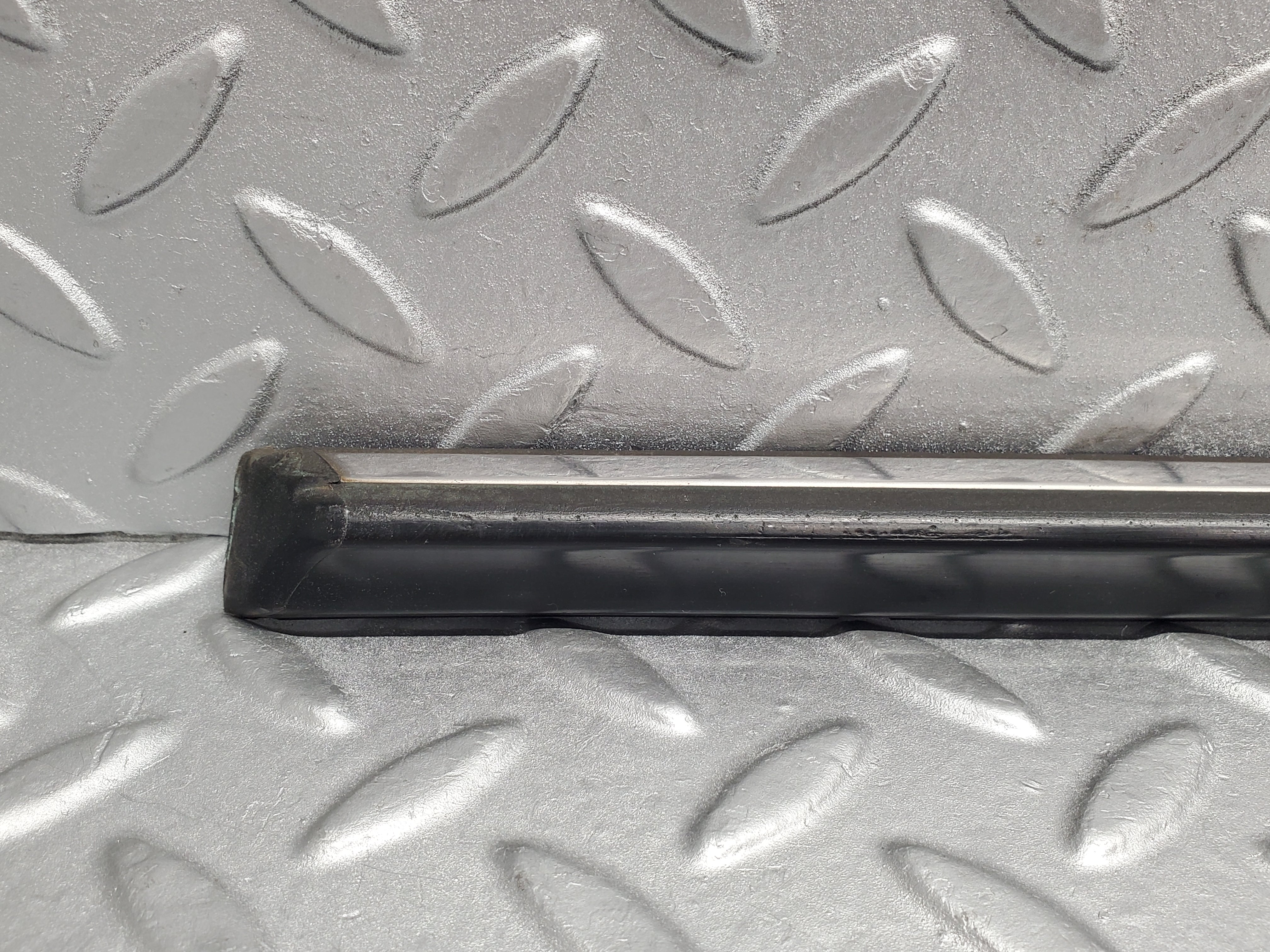 2173 Mercedes-Benz W123 230E Front Left Door Centre Moulding Trim