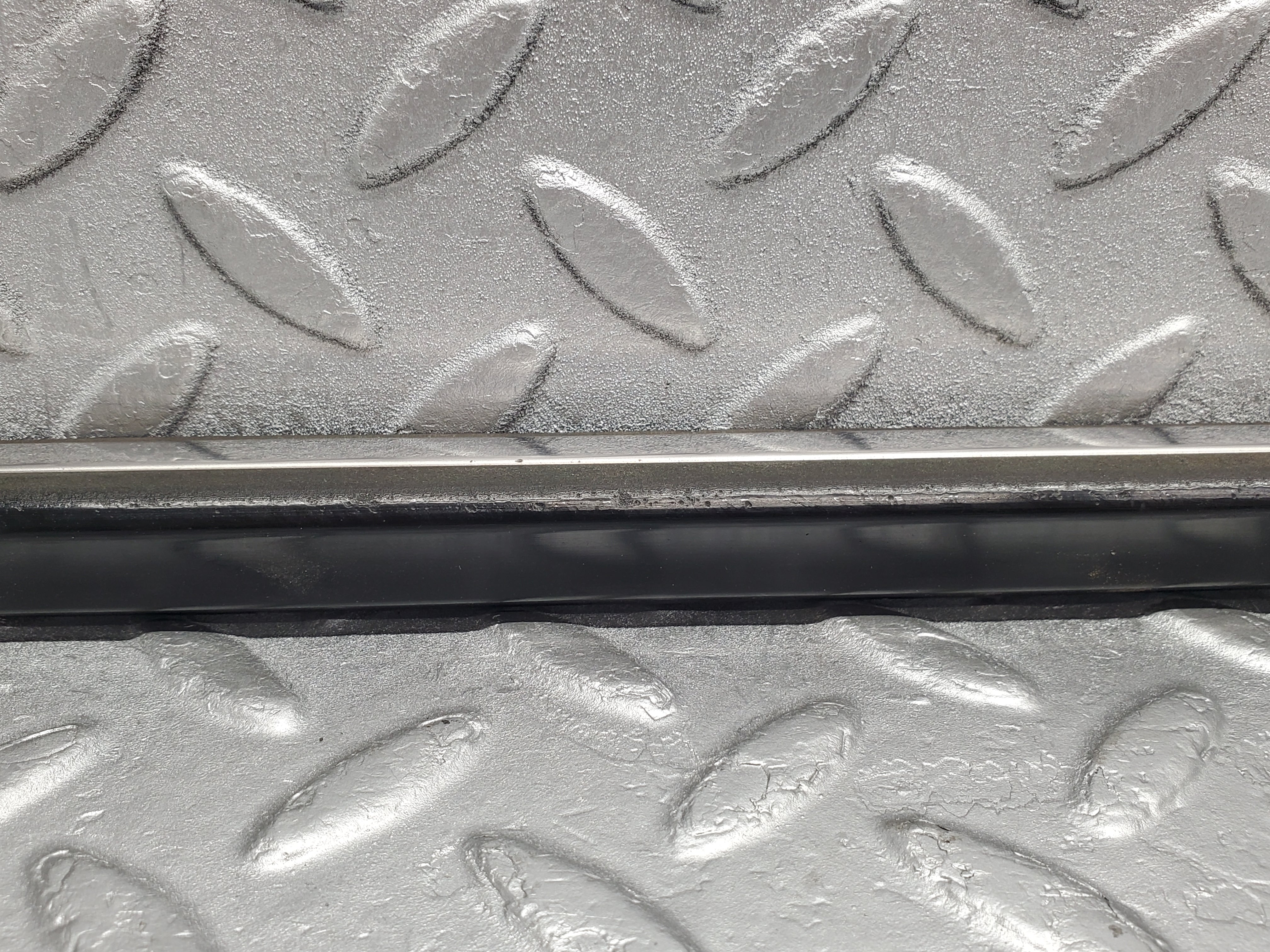 2173 Mercedes-Benz W123 230E Front Left Door Centre Moulding Trim