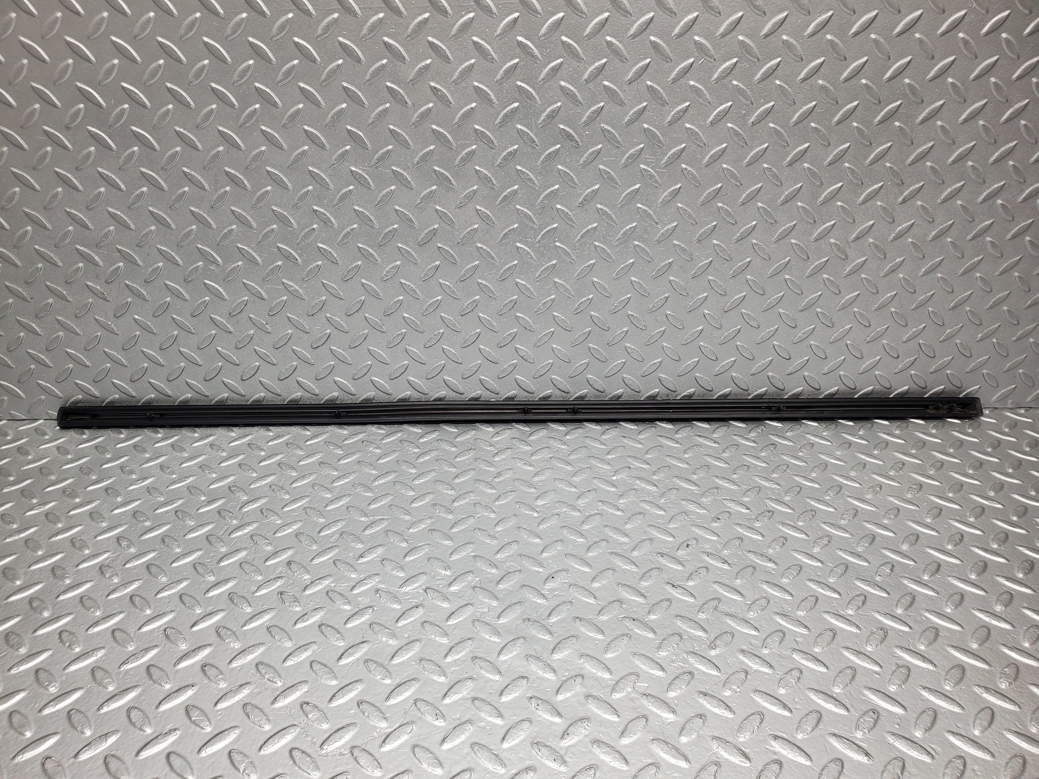 2173 Mercedes-Benz W123 230E Front Left Door Centre Moulding Trim