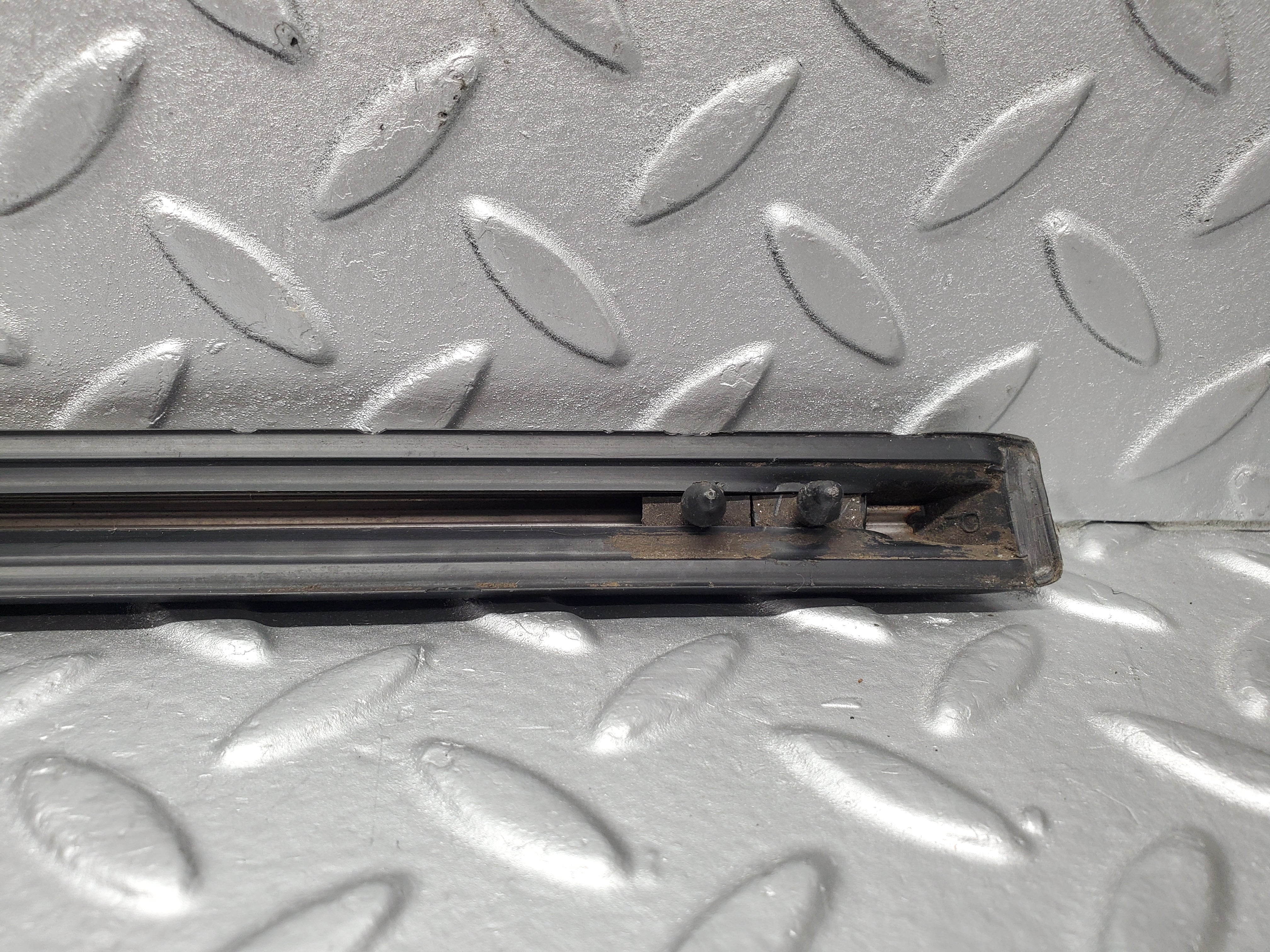 2173 Mercedes-Benz W123 230E Front Left Door Centre Moulding Trim