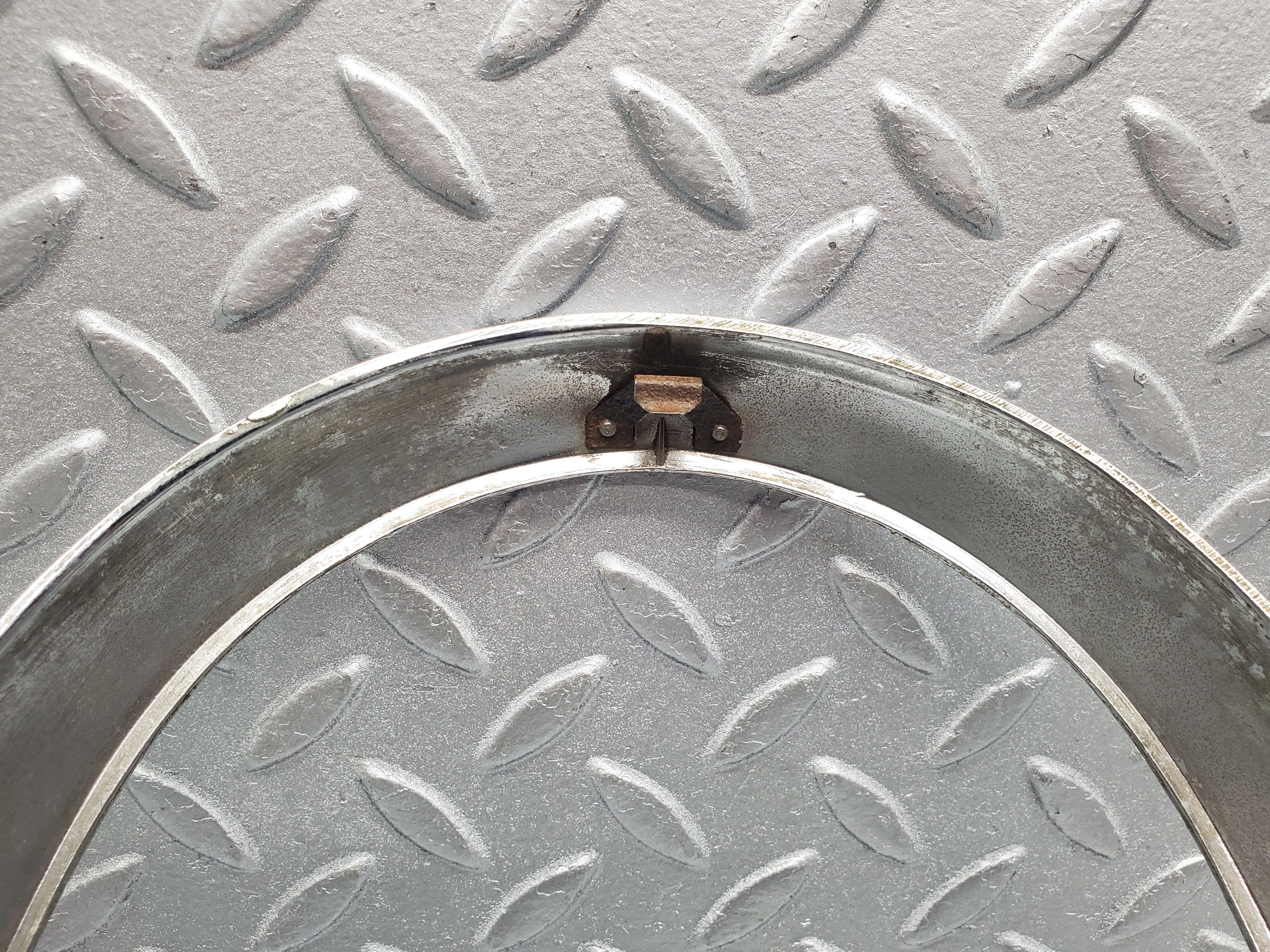 48538 Mercedes-Benz W108 Headlight Chrome Frame 1305542029