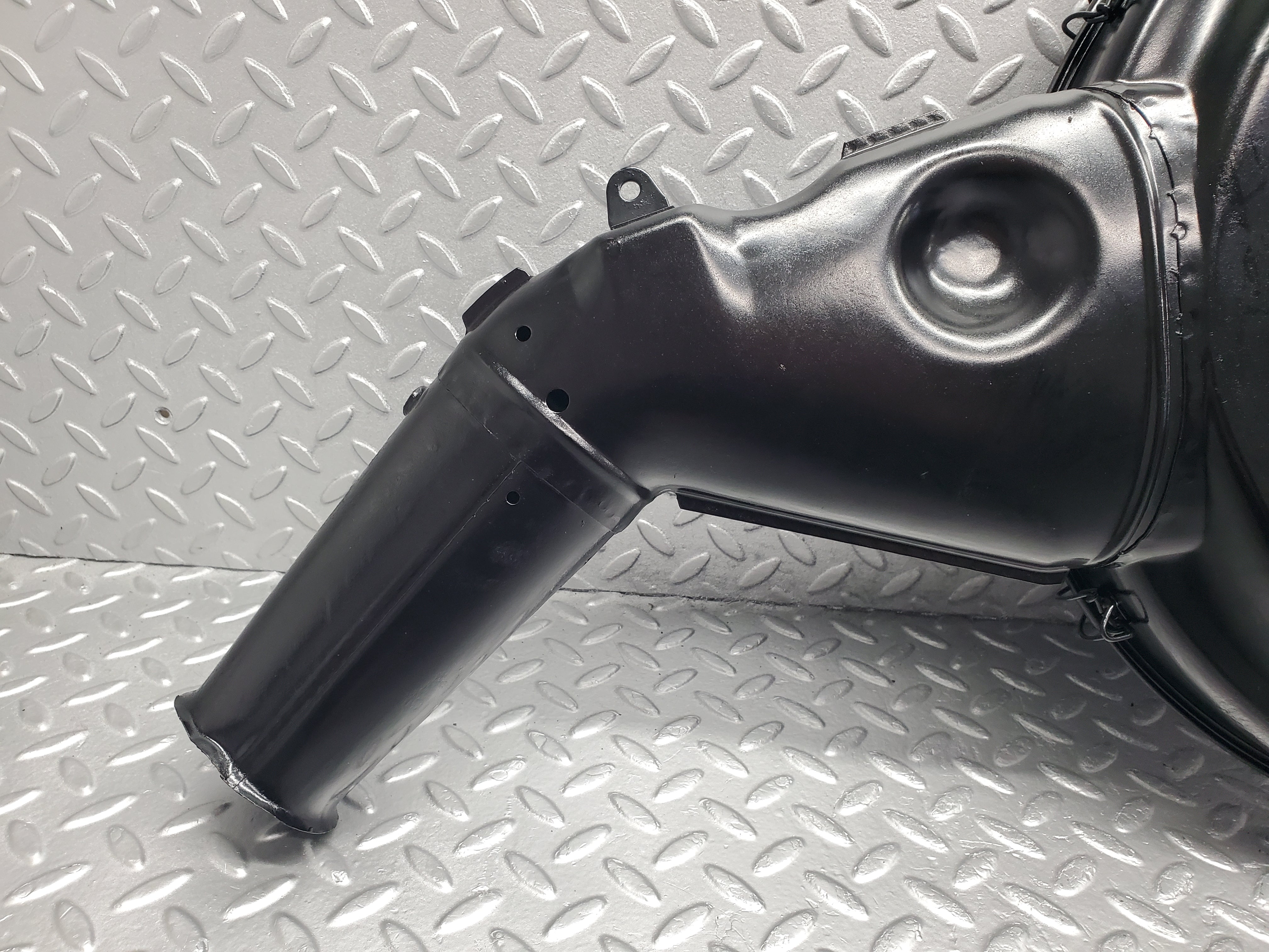 20545 Mercedes-Benz R107 450SL Air Filter Box Housing 0070942702