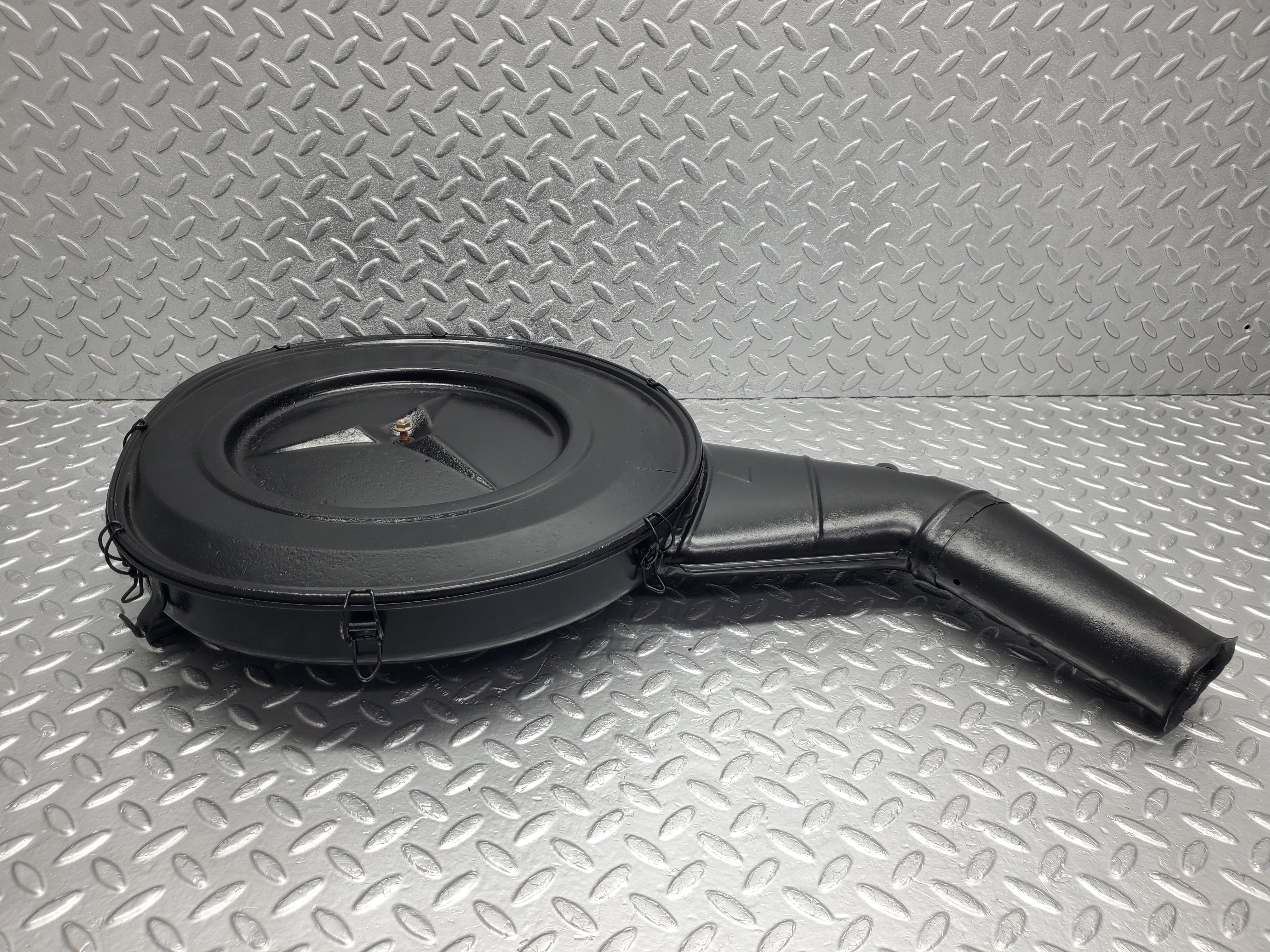 20545 Mercedes-Benz R107 450SL Air Filter Box Housing 0070942702