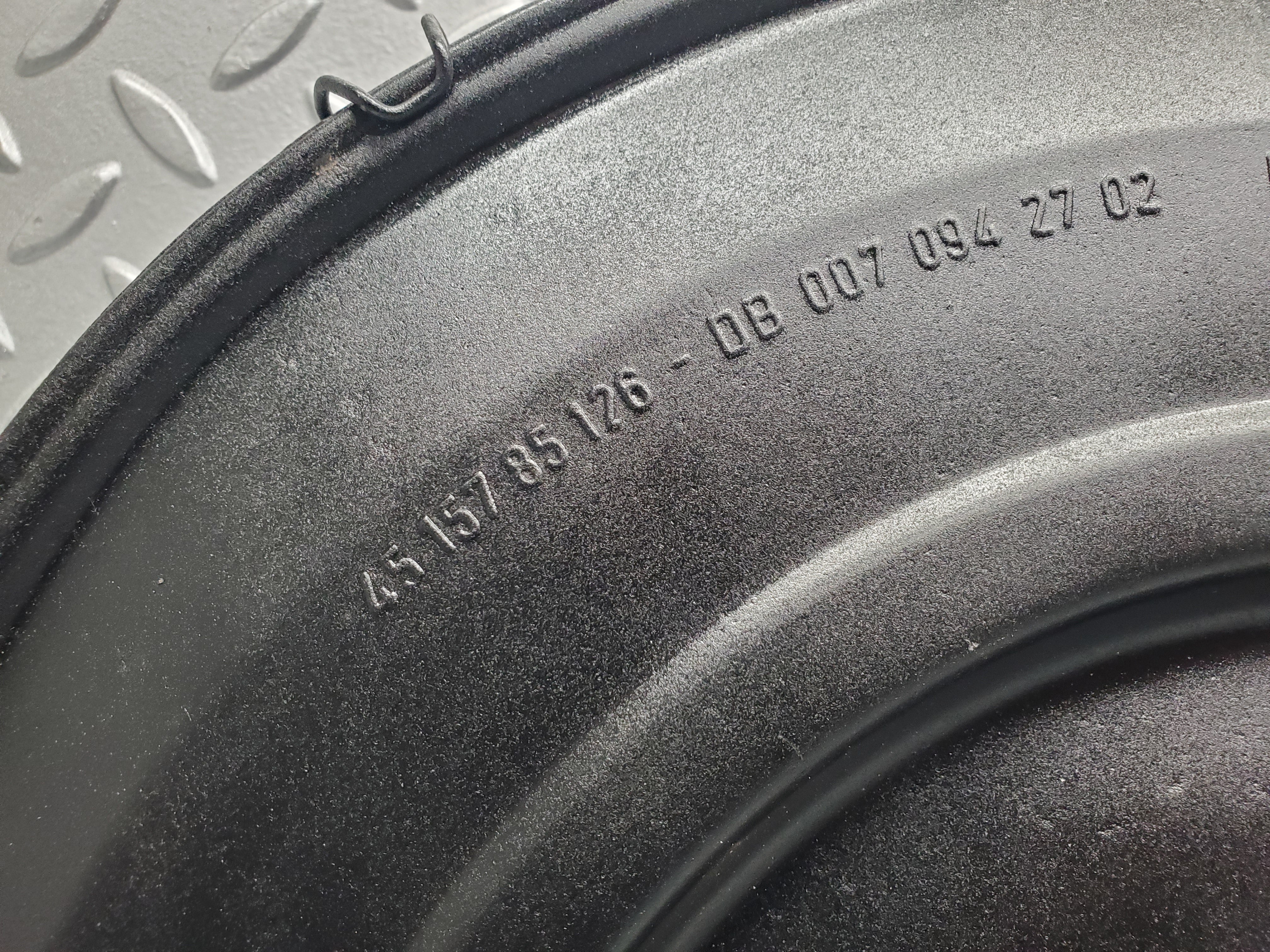 18495 Mercedes-Benz W116 350SE Air Filter Box Housing 0070942702