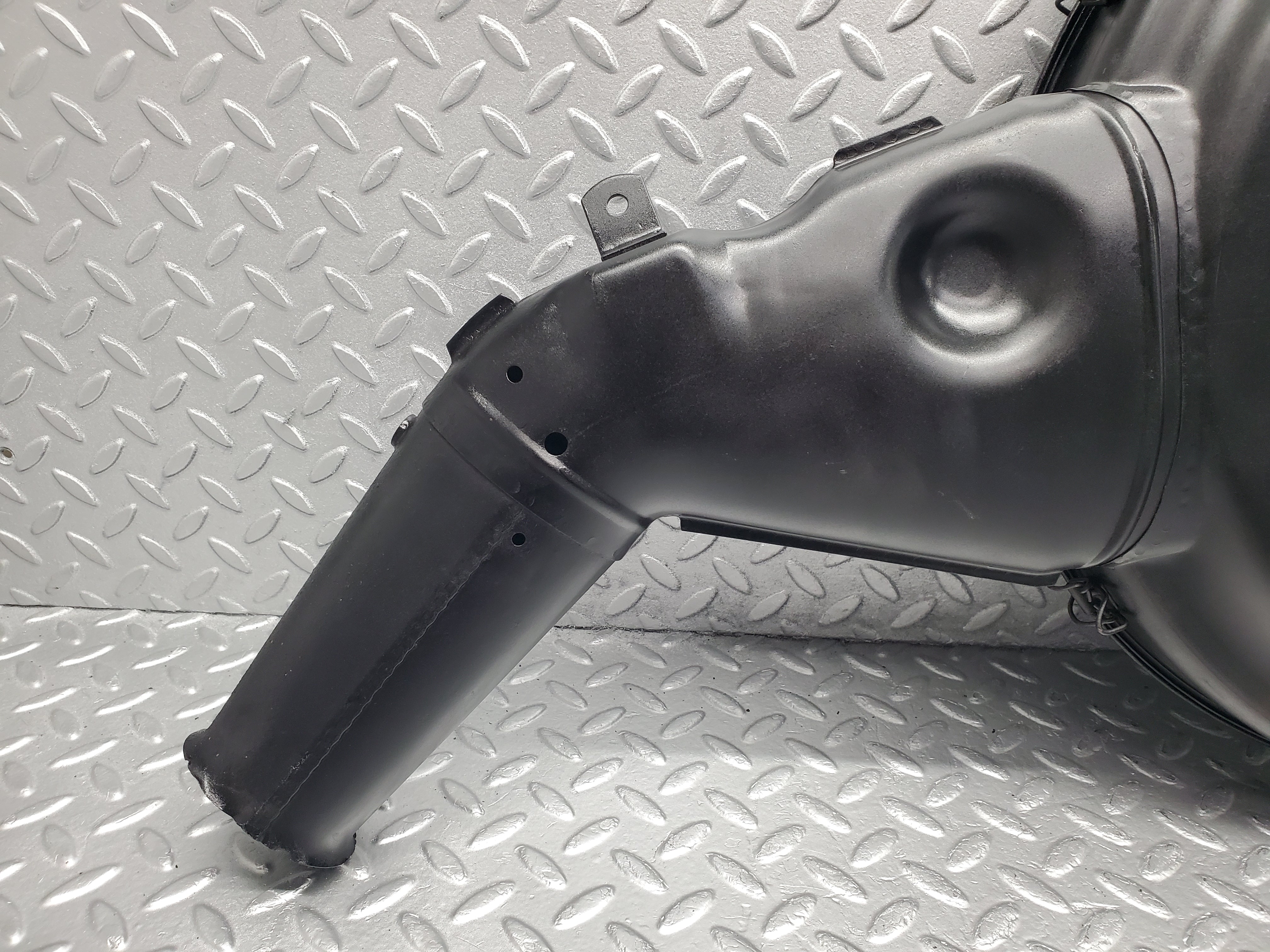 18495 Mercedes-Benz W116 350SE Air Filter Box Housing 0070942702