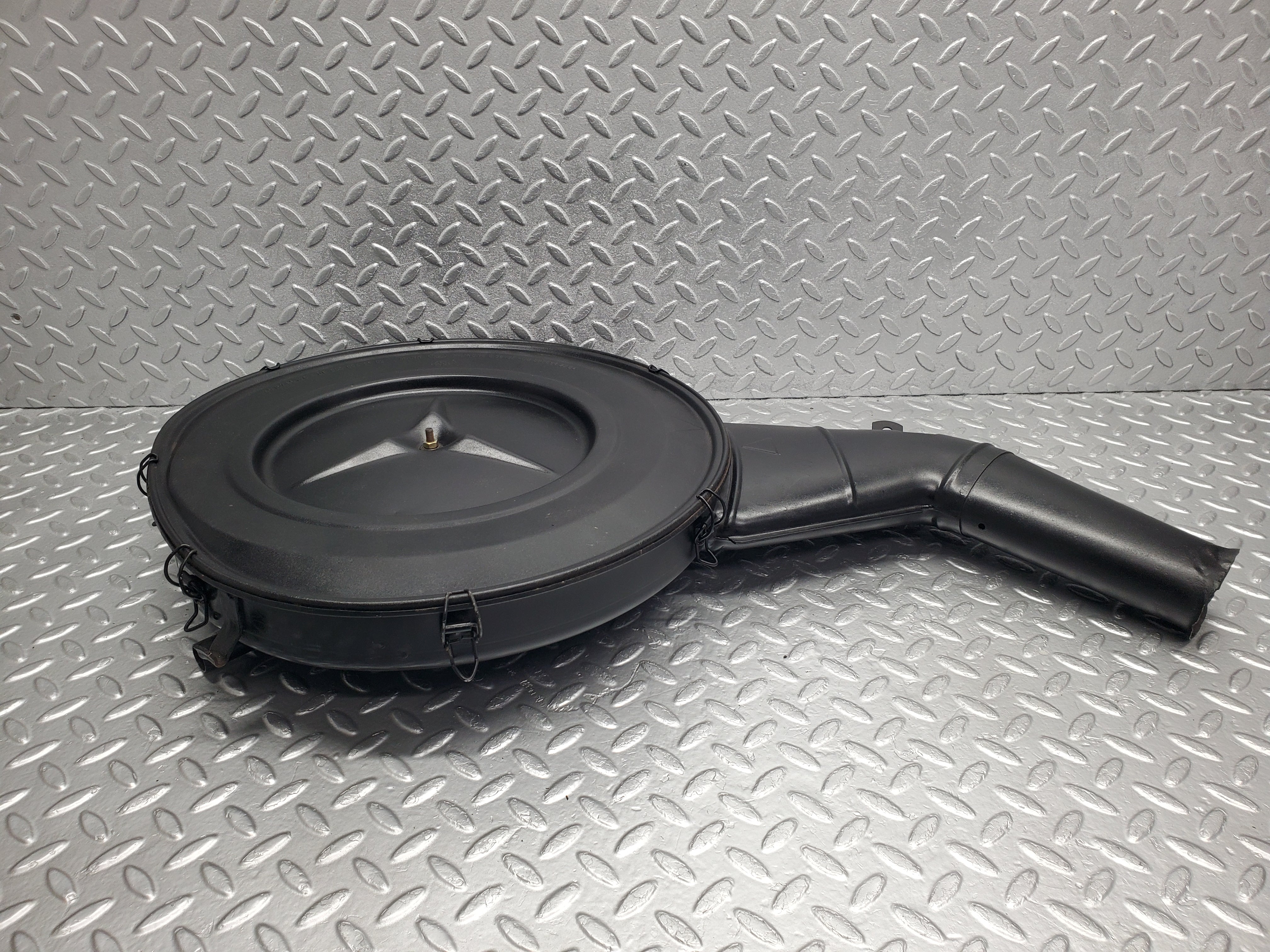 18495 Mercedes-Benz W116 350SE Air Filter Box Housing 0070942702