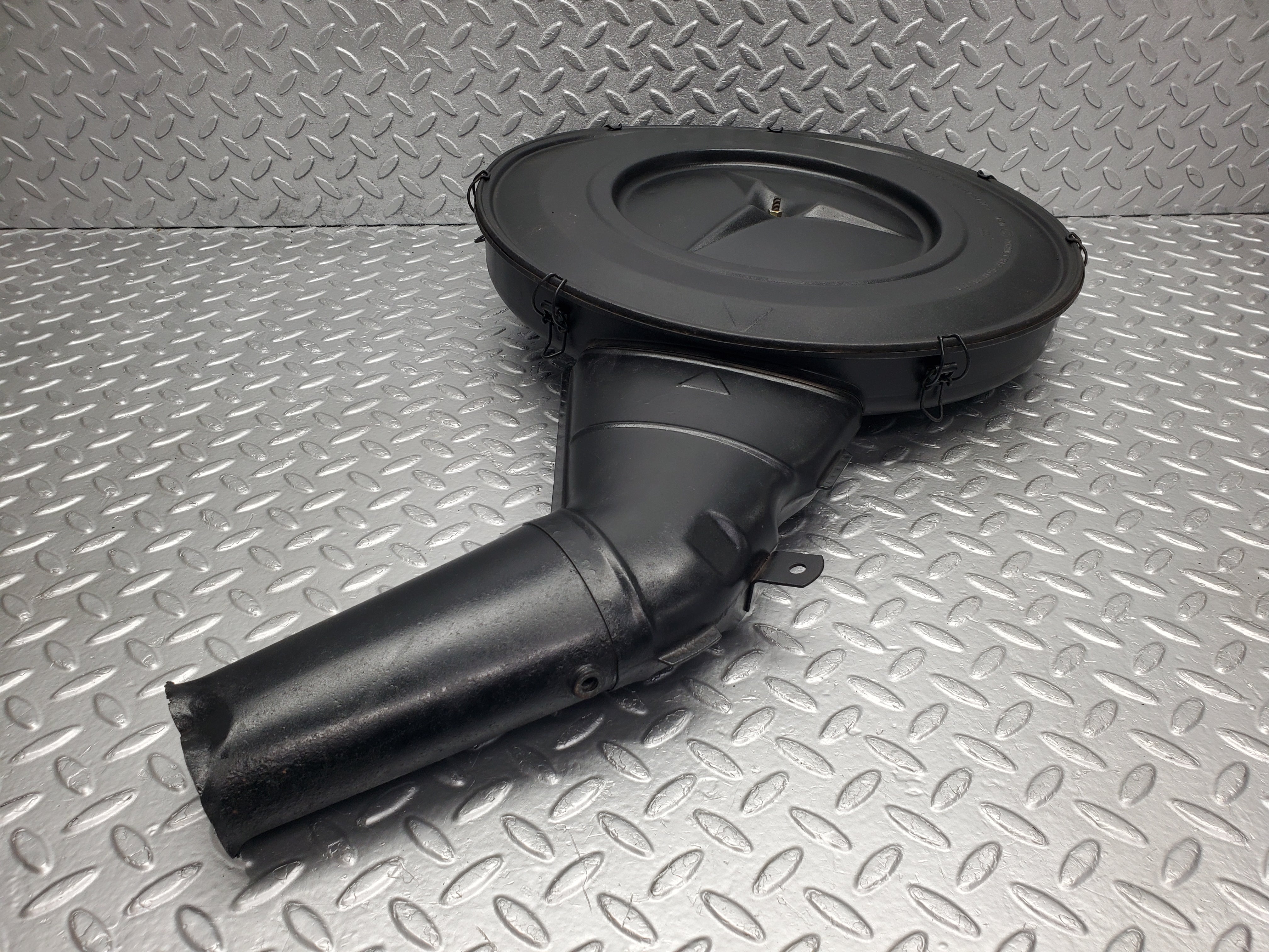 18495 Mercedes-Benz W116 350SE Air Filter Box Housing 0070942702