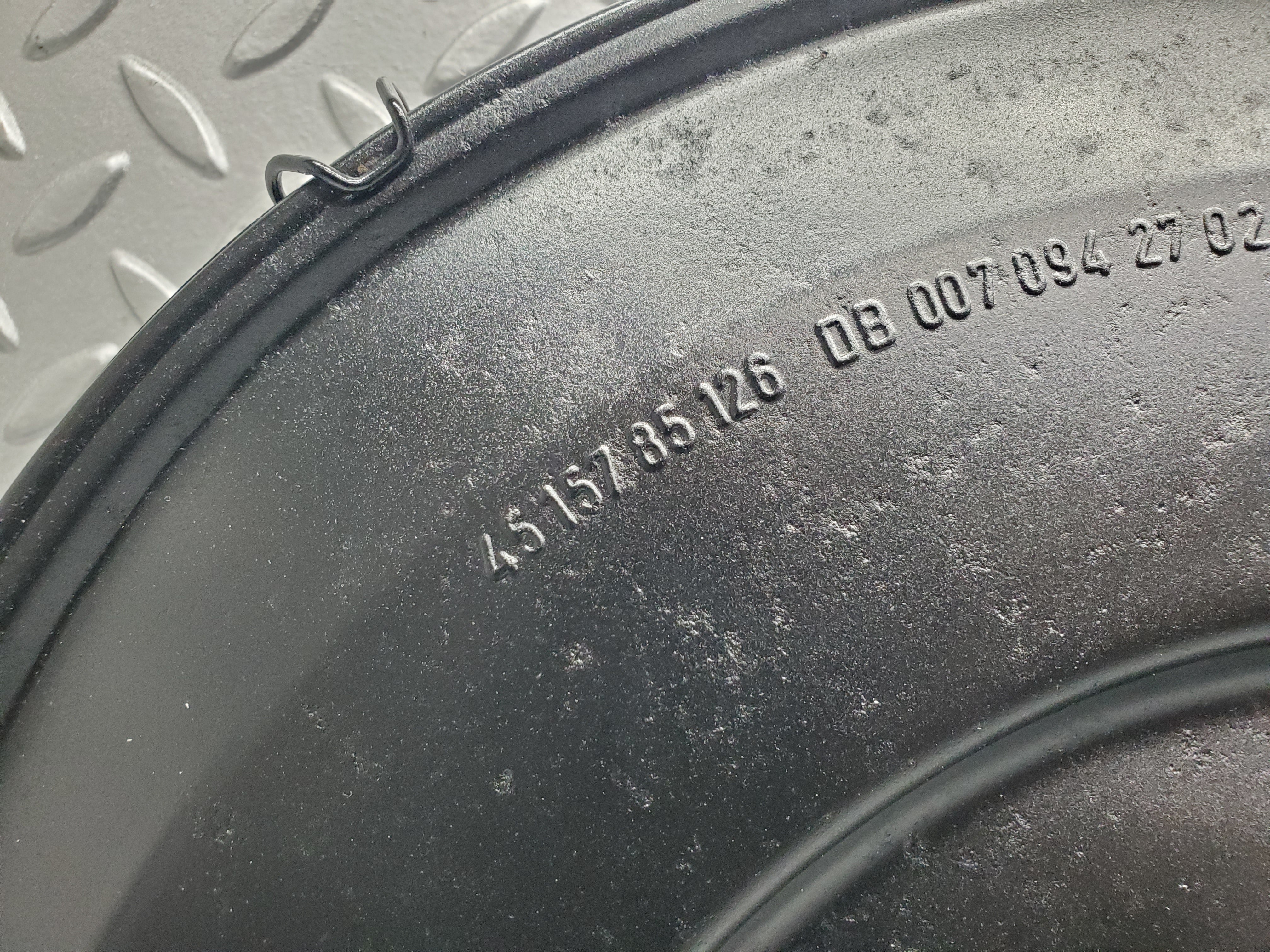 33558 Mercedes-Benz C107 R107 Air Filter Box Housing 0070942702