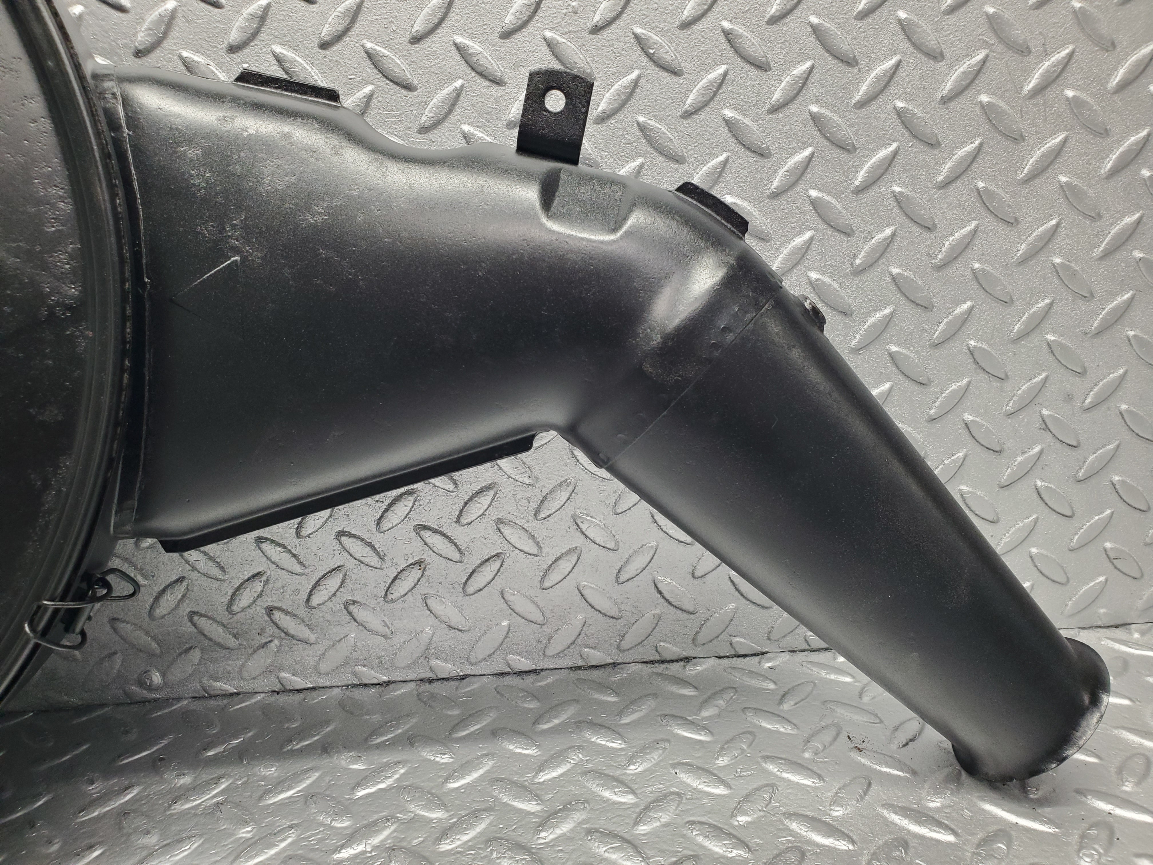 33558 Mercedes-Benz C107 R107 Air Filter Box Housing 0070942702