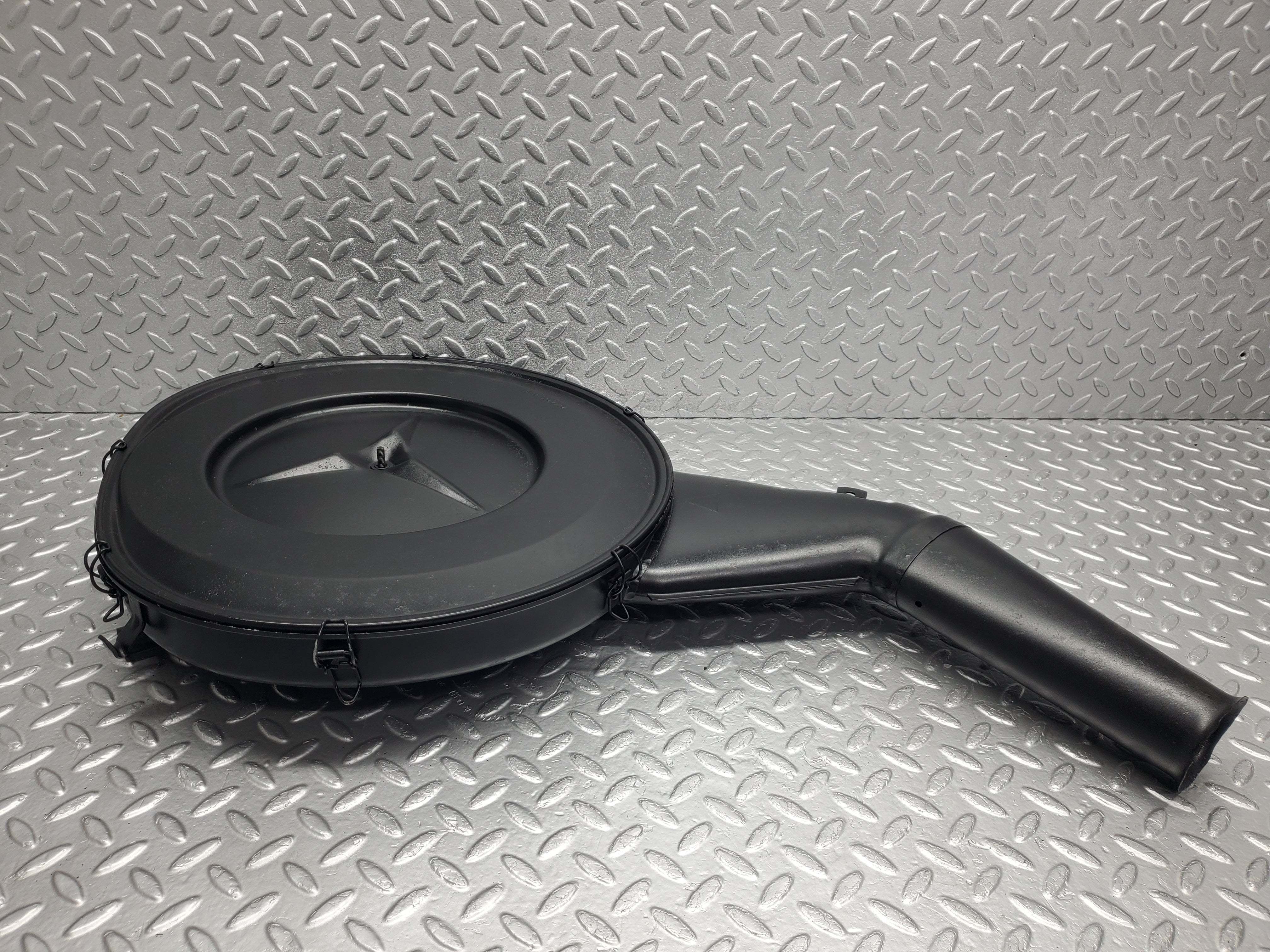 33558 Mercedes-Benz C107 R107 Air Filter Box Housing 0070942702