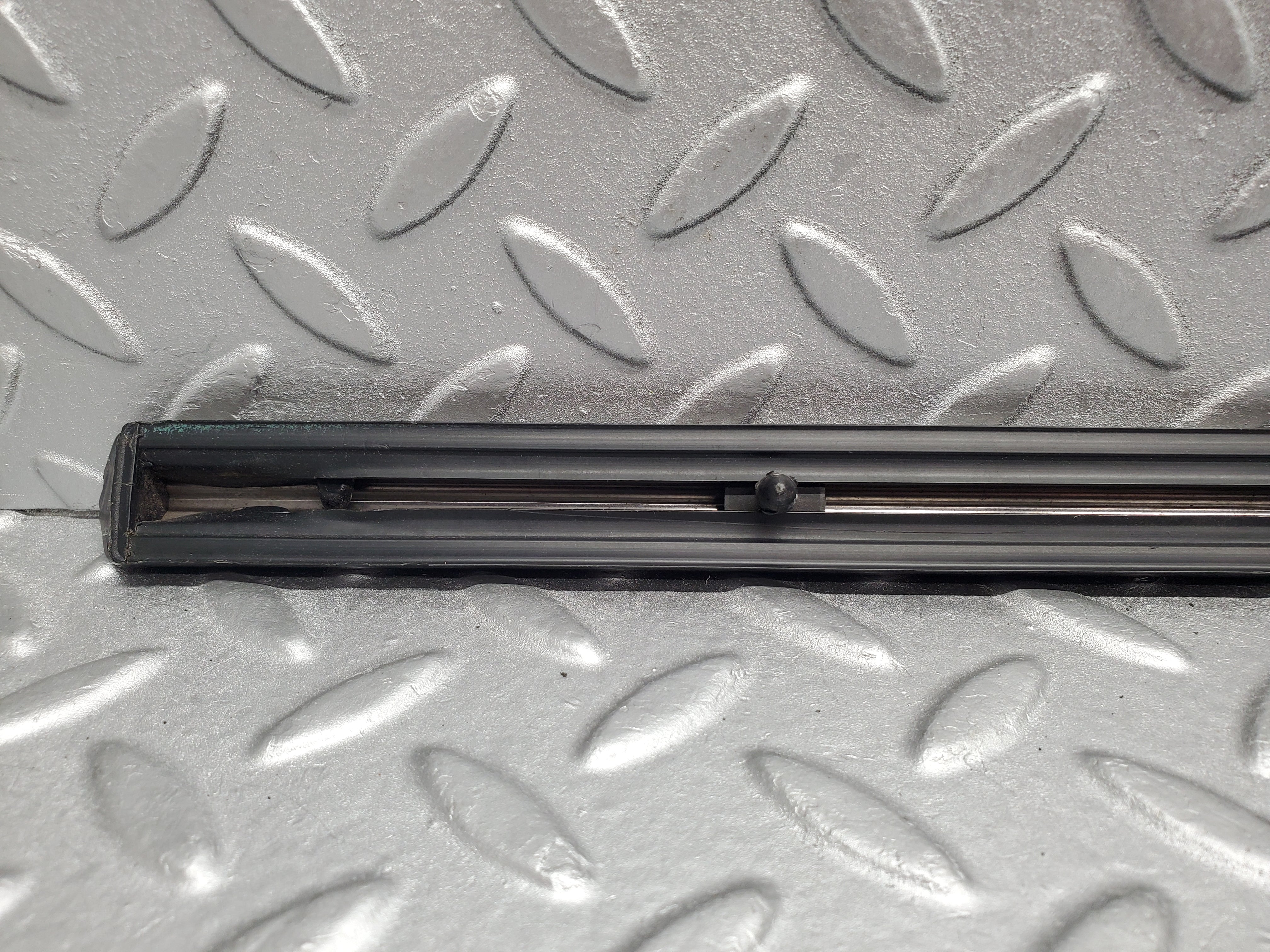 2173 Mercedes-Benz W123 230E Front Left Door Centre Moulding Trim