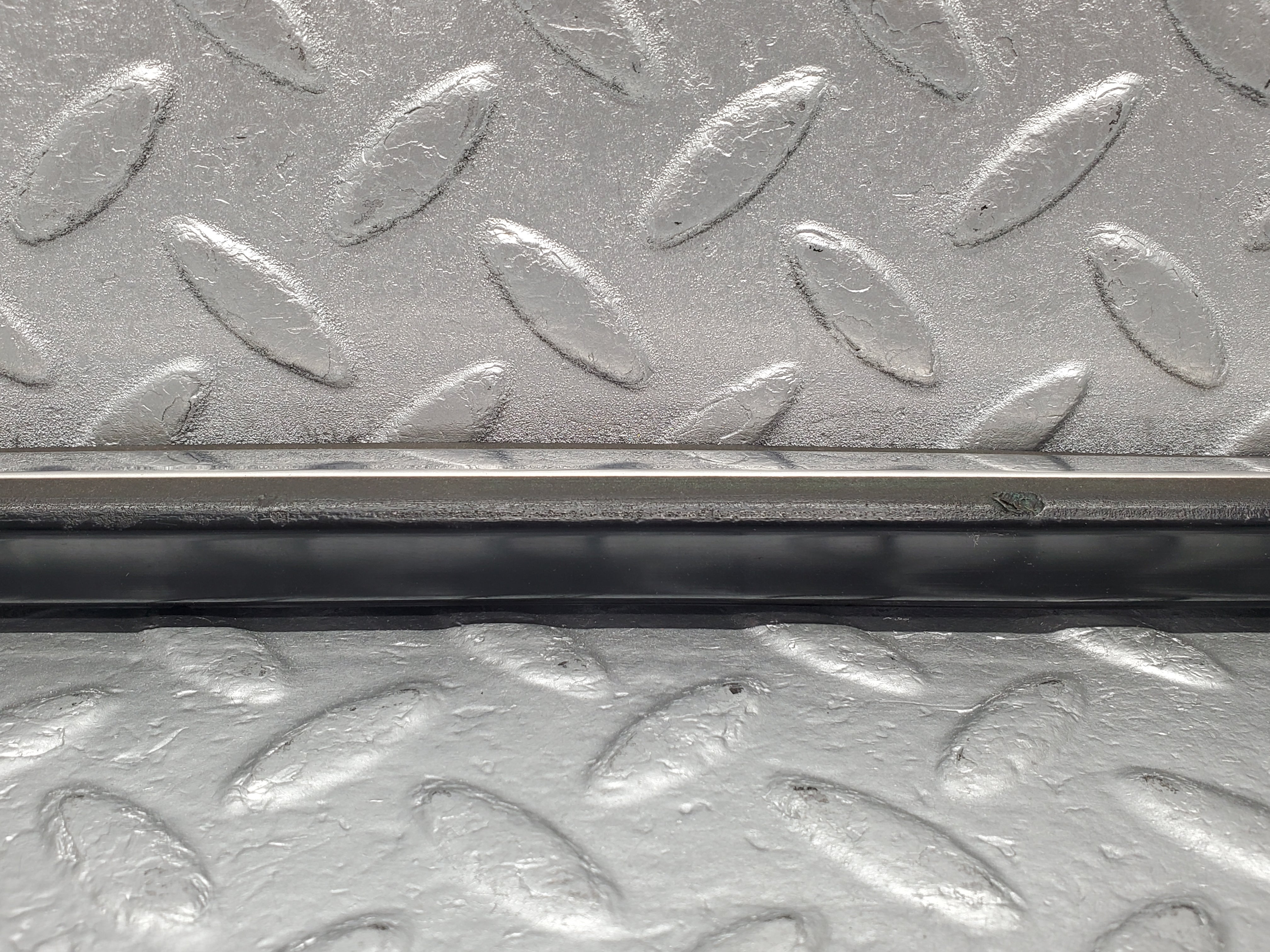 2173 Mercedes-Benz W123 230E Front Left Door Centre Moulding Trim