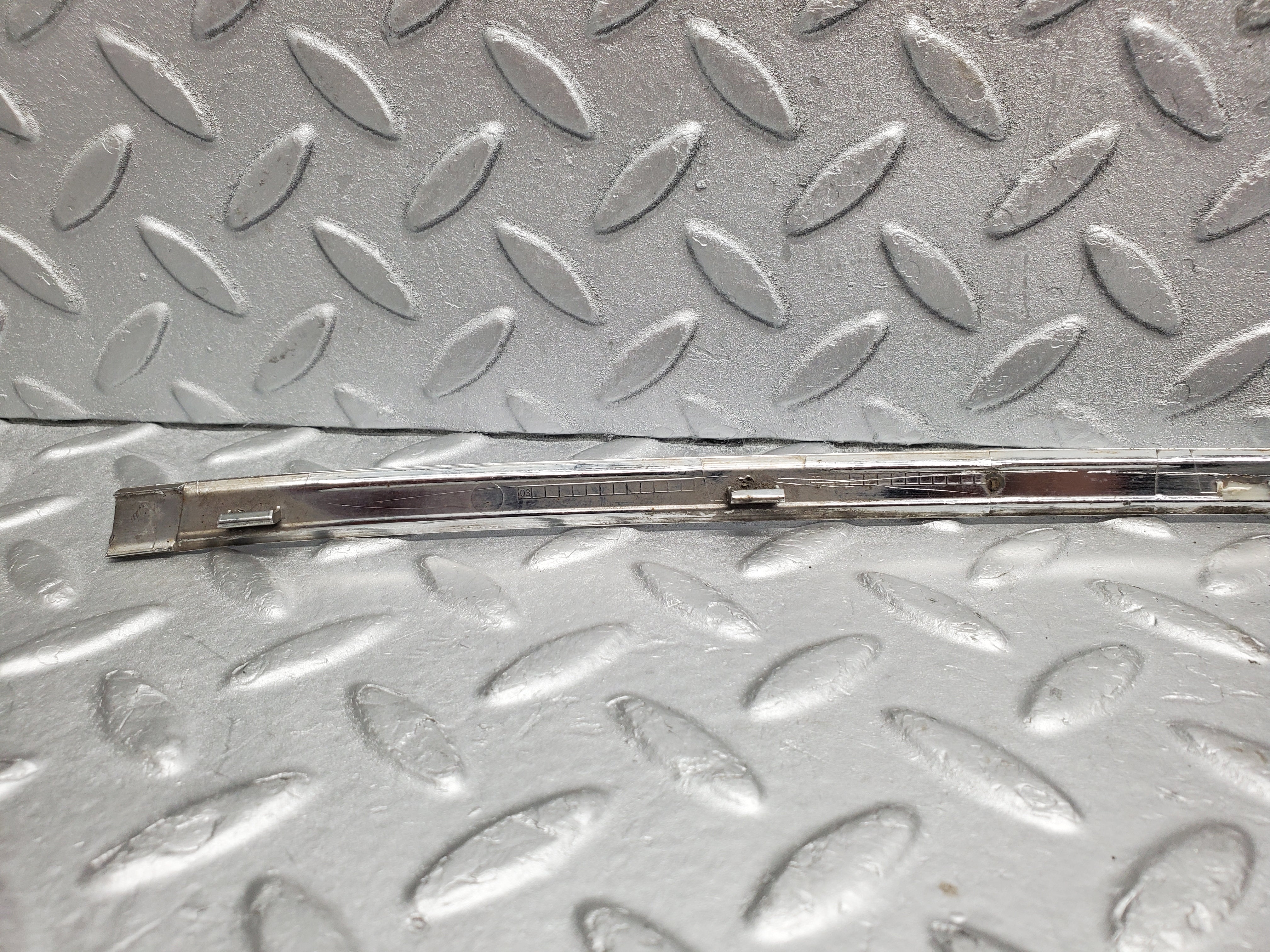 2184 Mercedes-Benz W220 S430 Rear Bumper Centre Chrome Trim 2208850074