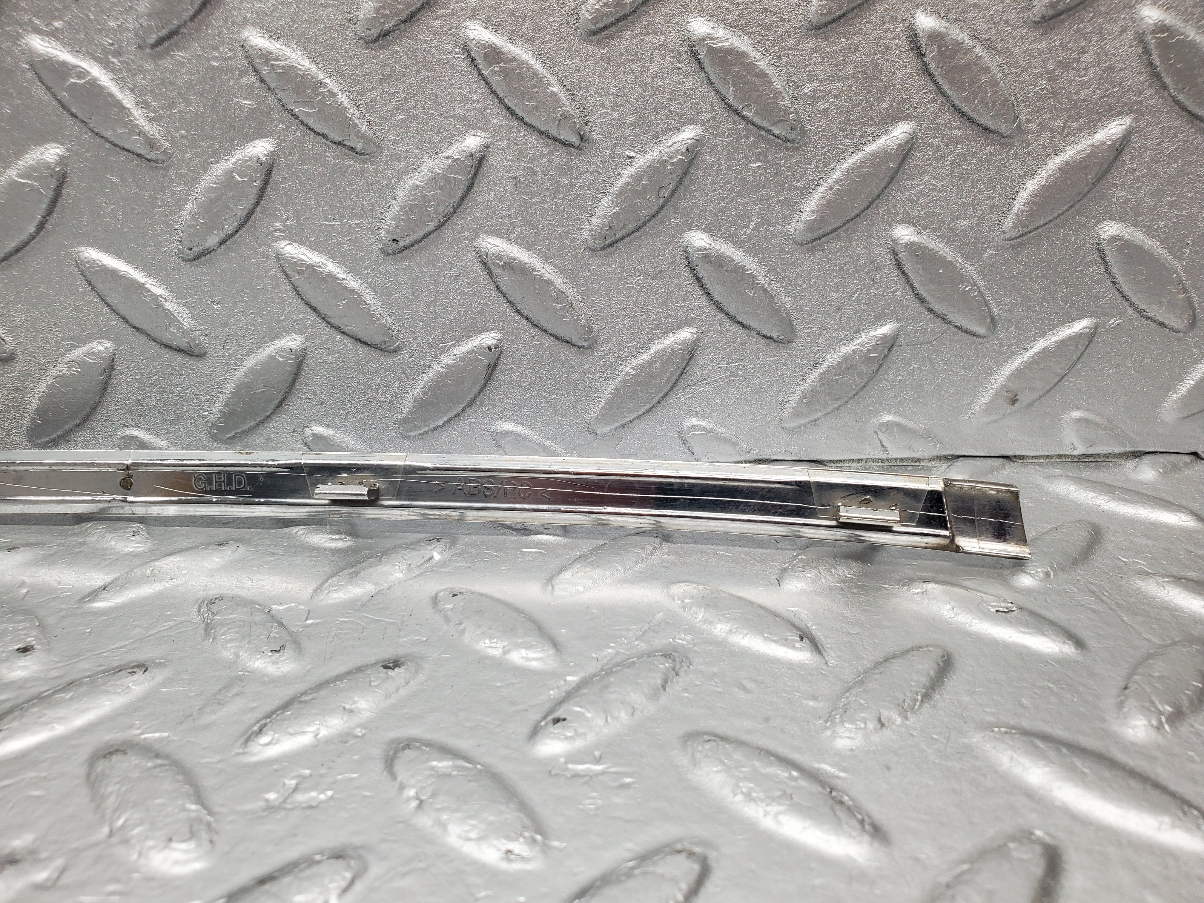 2184 Mercedes-Benz W220 S430 Rear Bumper Centre Chrome Trim 2208850074